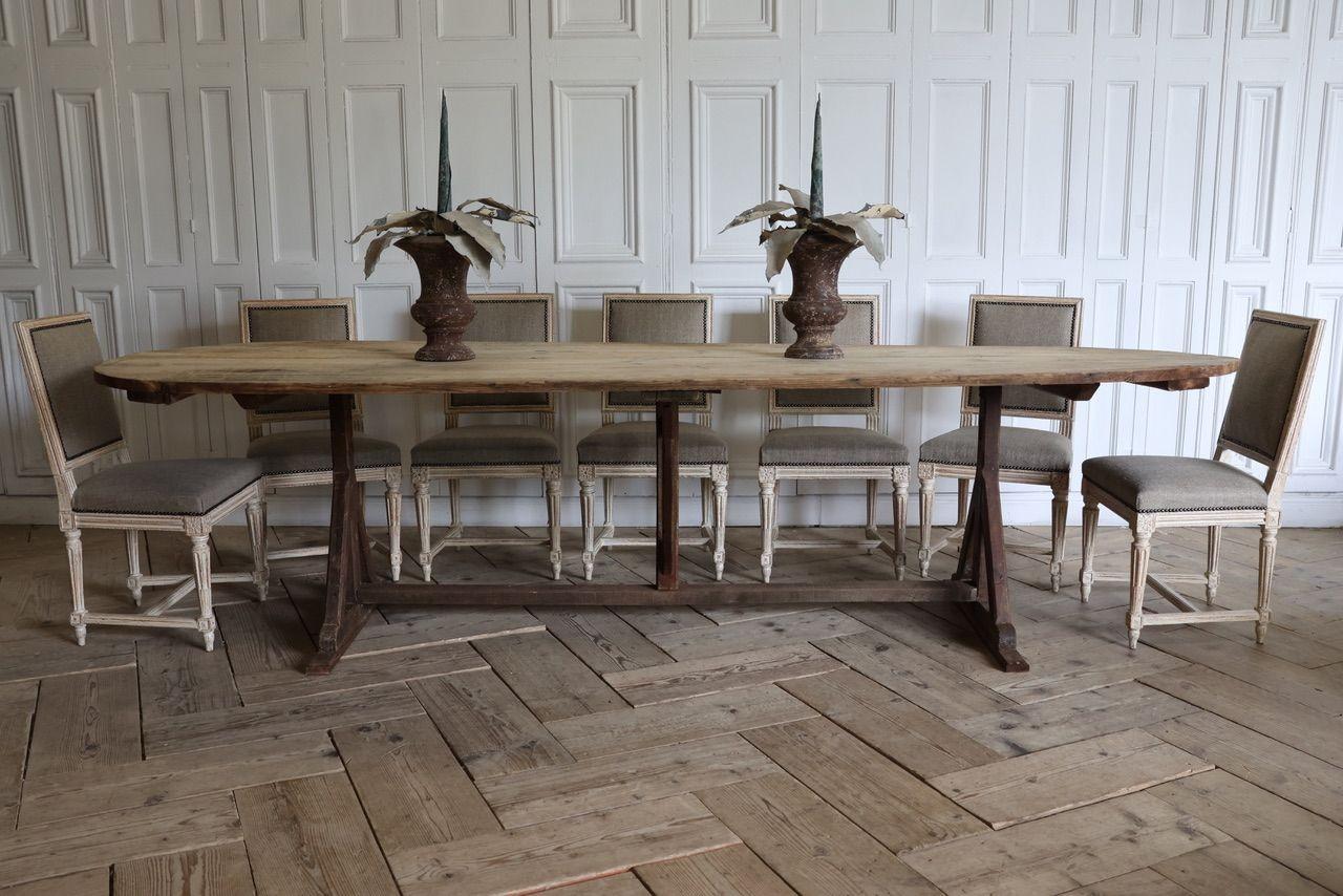 Satz von zwölf französischen Louis-XVI-Stühlen mit quadratischer Rückenlehne in Originalfarbe im Angebot 4