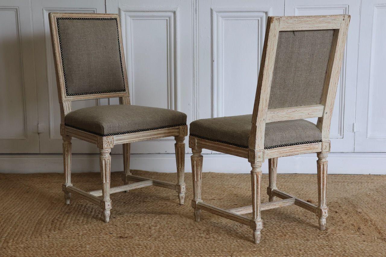 Satz von zwölf französischen Louis-XVI-Stühlen mit quadratischer Rückenlehne in Originalfarbe im Angebot 5