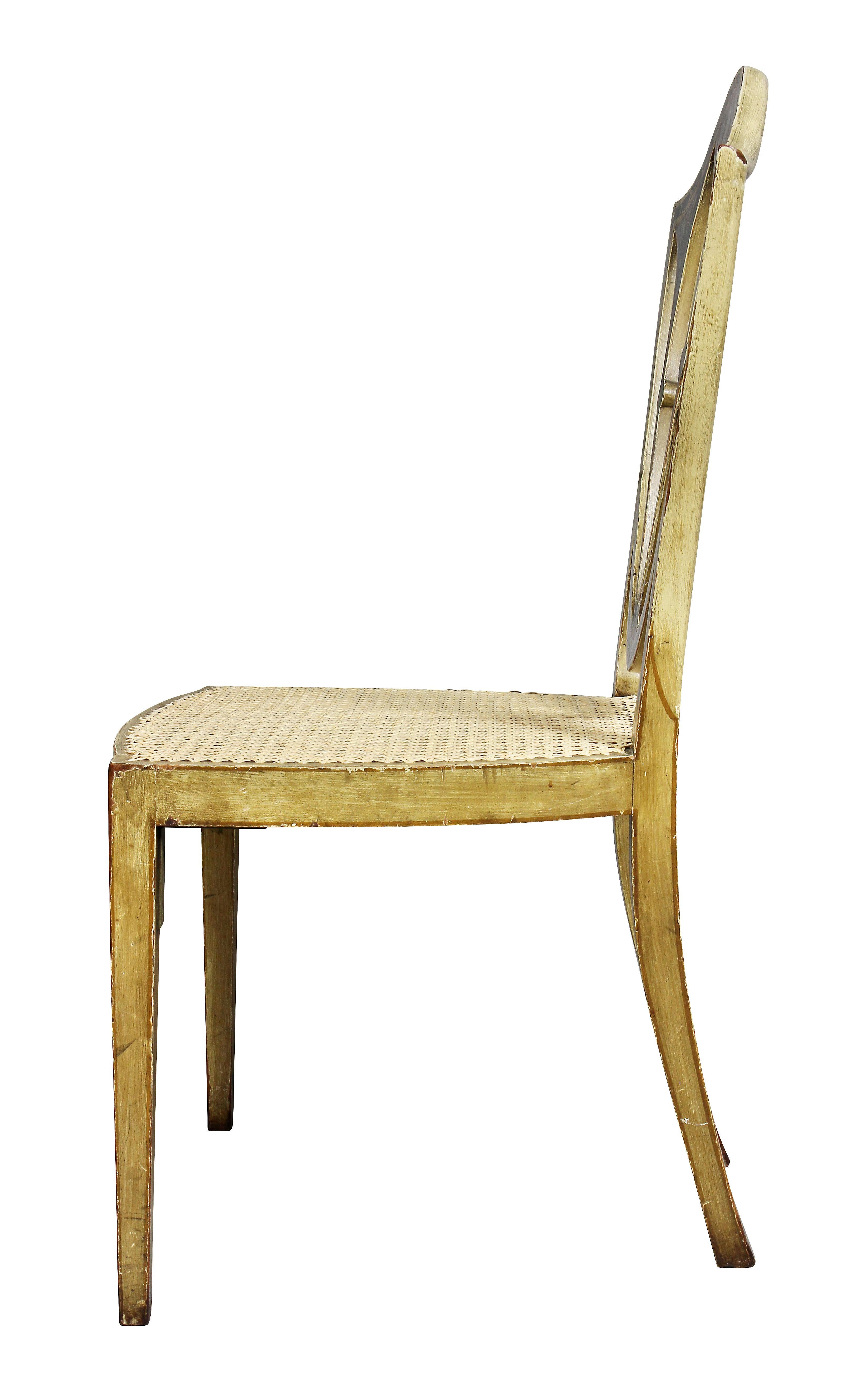 Zwölf Esszimmerstühle mit bemalter Schildrückenlehne aus der Zeit von Georg III im Angebot 7