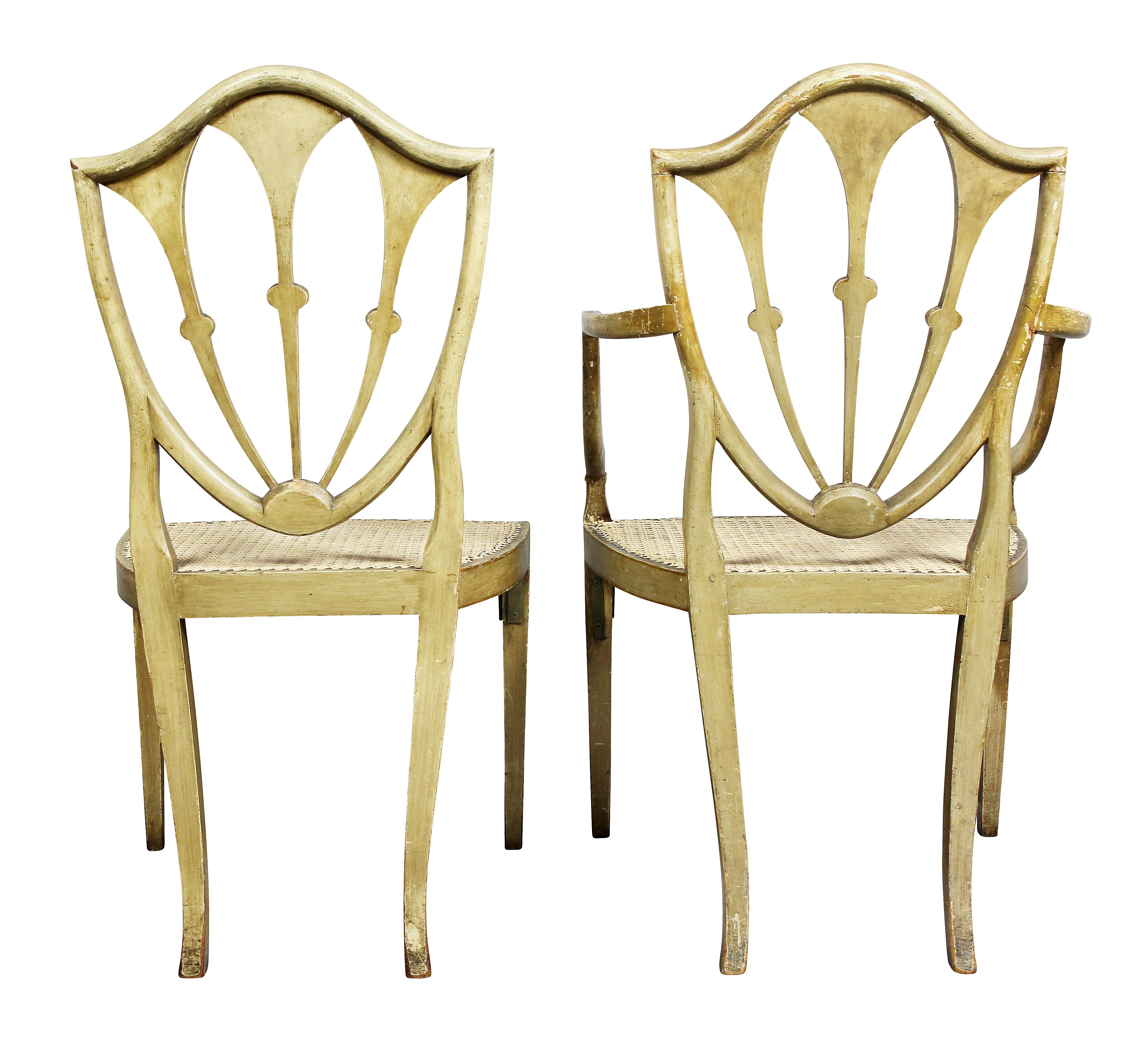 Zwölf Esszimmerstühle mit bemalter Schildrückenlehne aus der Zeit von Georg III im Angebot 8
