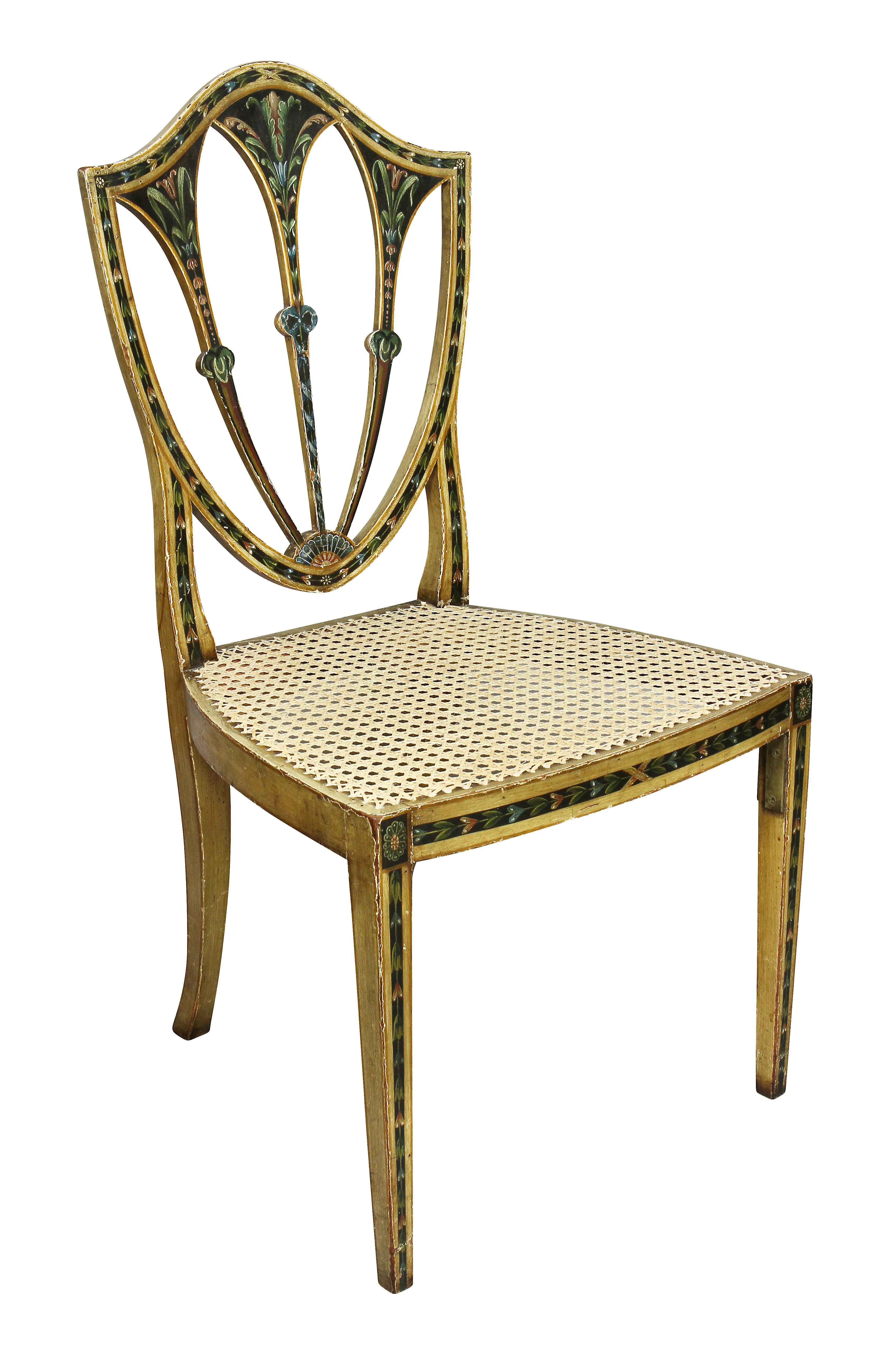 Zwölf Esszimmerstühle mit bemalter Schildrückenlehne aus der Zeit von Georg III (Handbemalt) im Angebot