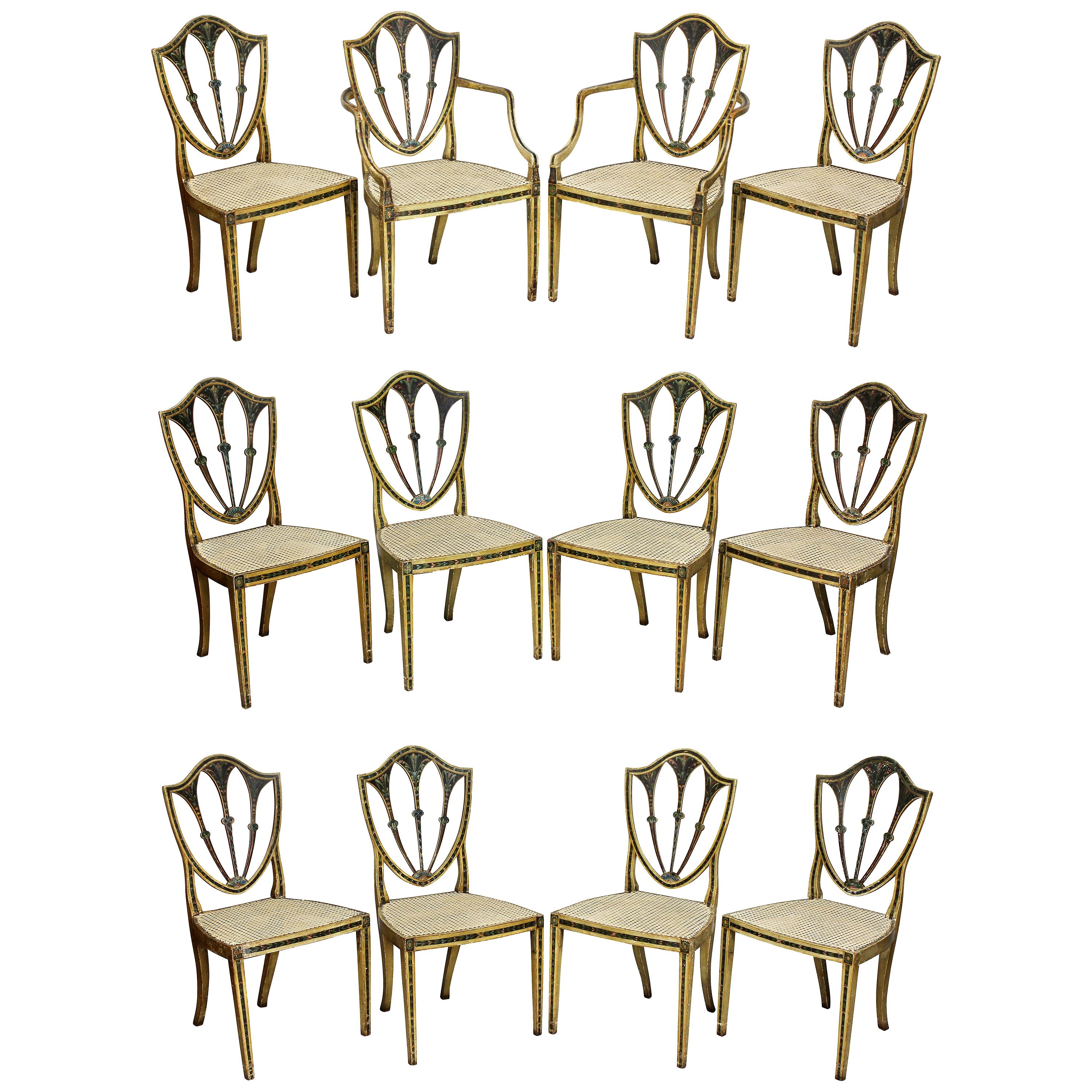 Ensemble de douze chaises de salle à manger peintes à dos bouclier de George III