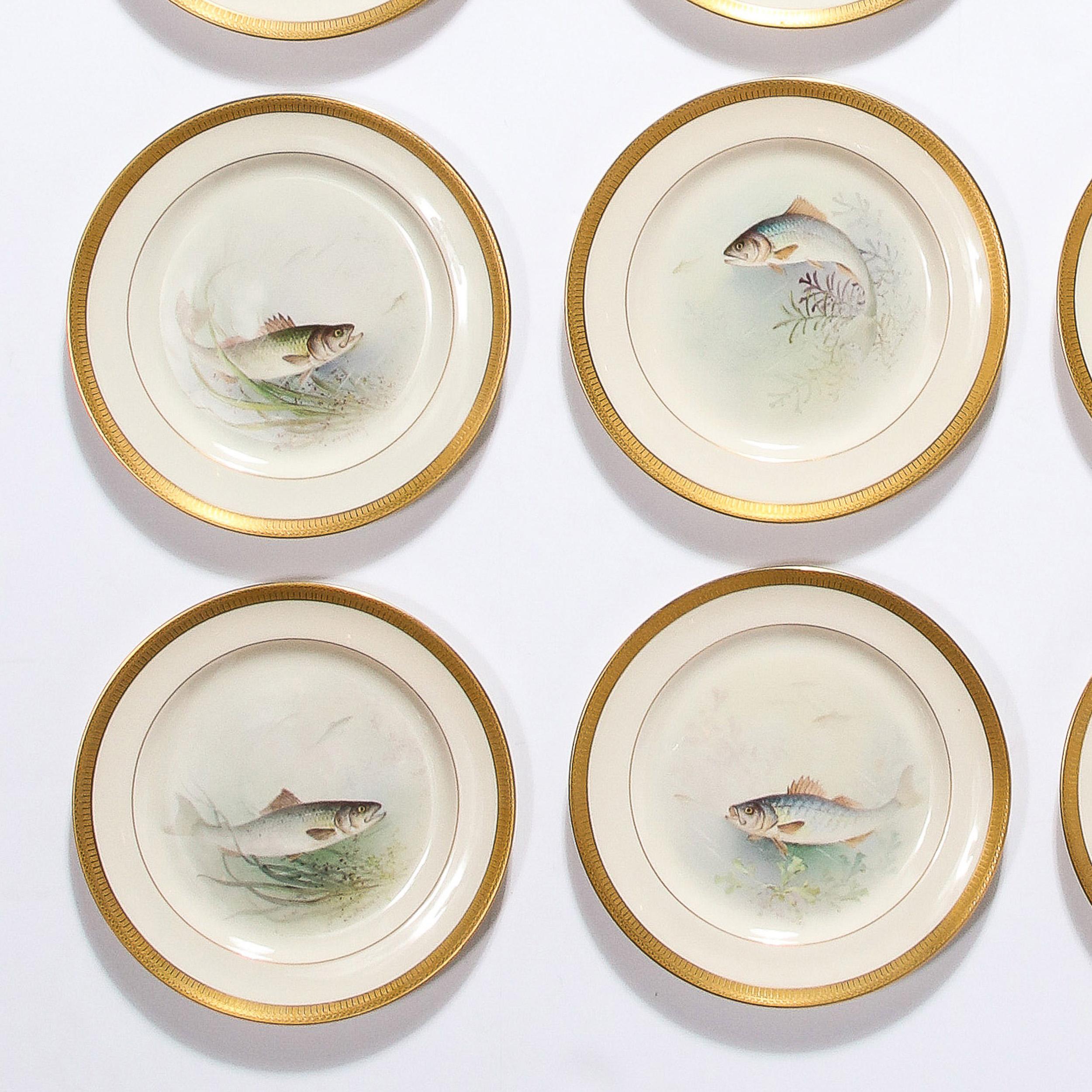 Ensemble de douze assiettes à poisson en porcelaine Lenox peintes à la main et signées William Morley  en vente 7