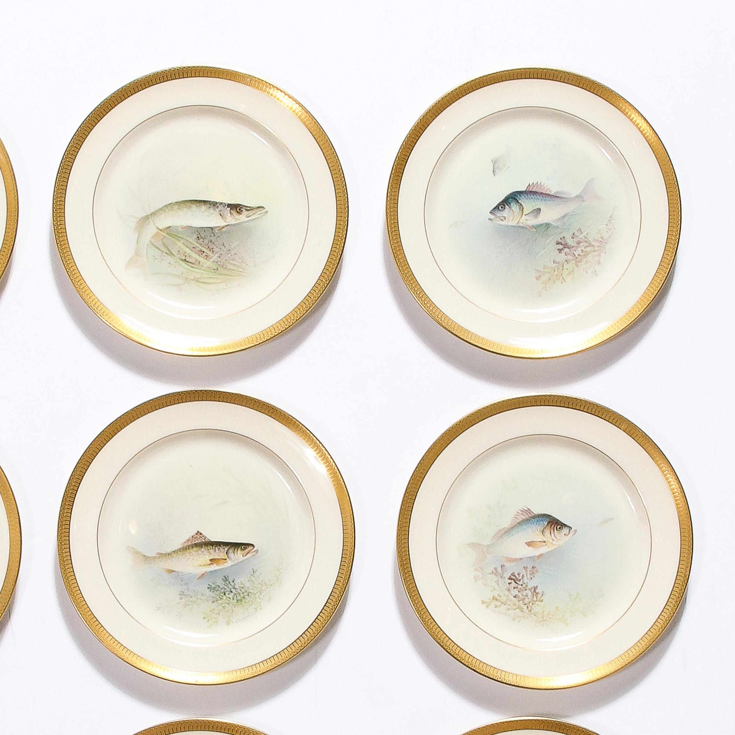 Ensemble de douze assiettes à poisson en porcelaine Lenox peintes à la main et signées William Morley  en vente 8