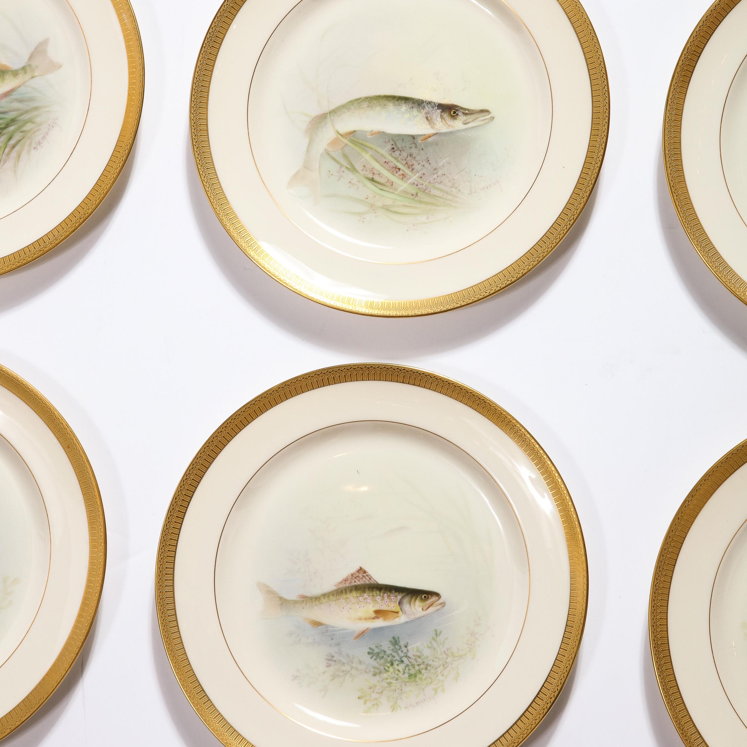 20ième siècle Ensemble de douze assiettes à poisson en porcelaine Lenox peintes à la main et signées William Morley  en vente