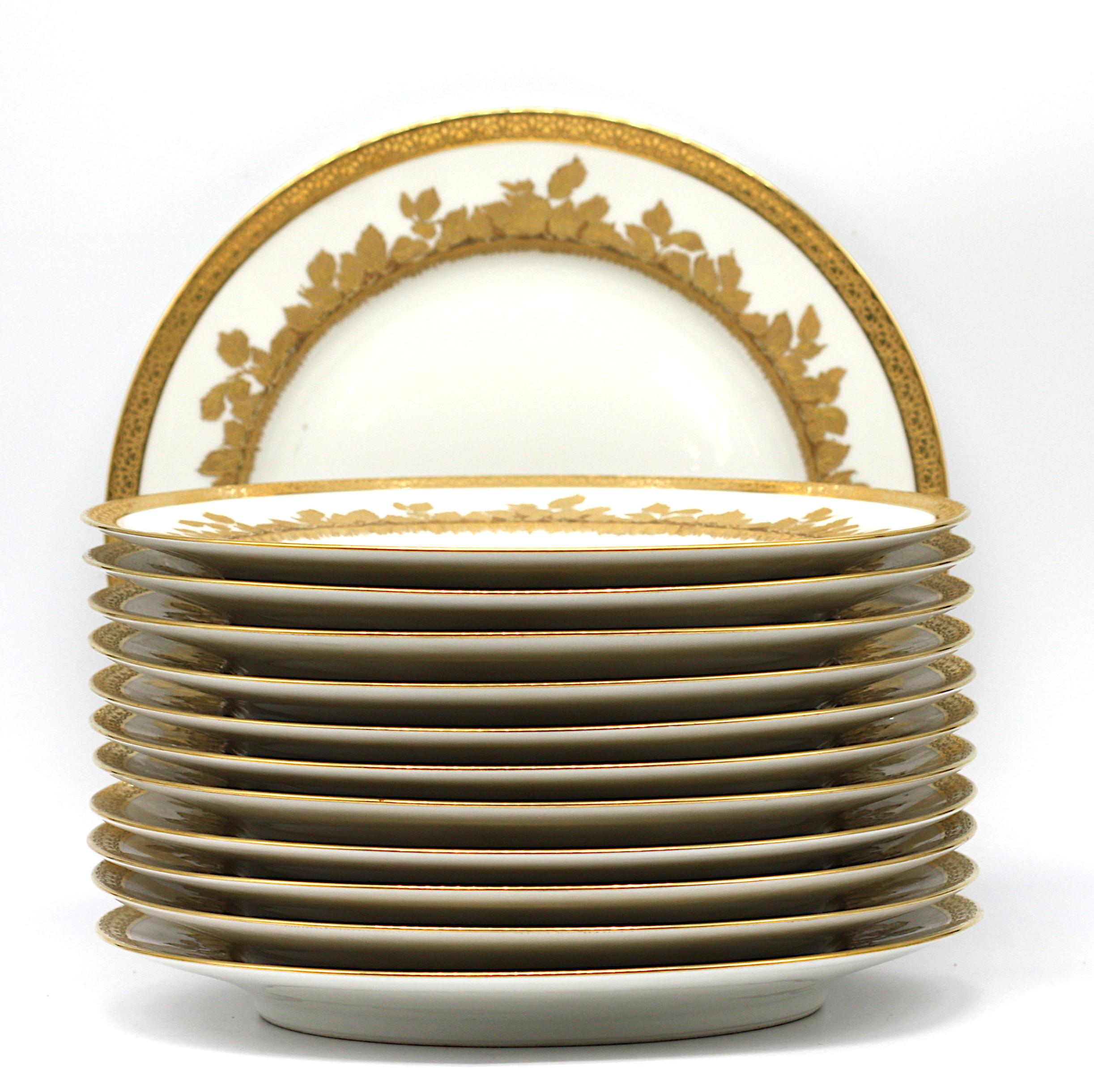  Set of Twelve Haviland Limoges Gilt Decorated Porcelain Dinner Plates In Good Condition In West Palm Beach, FL