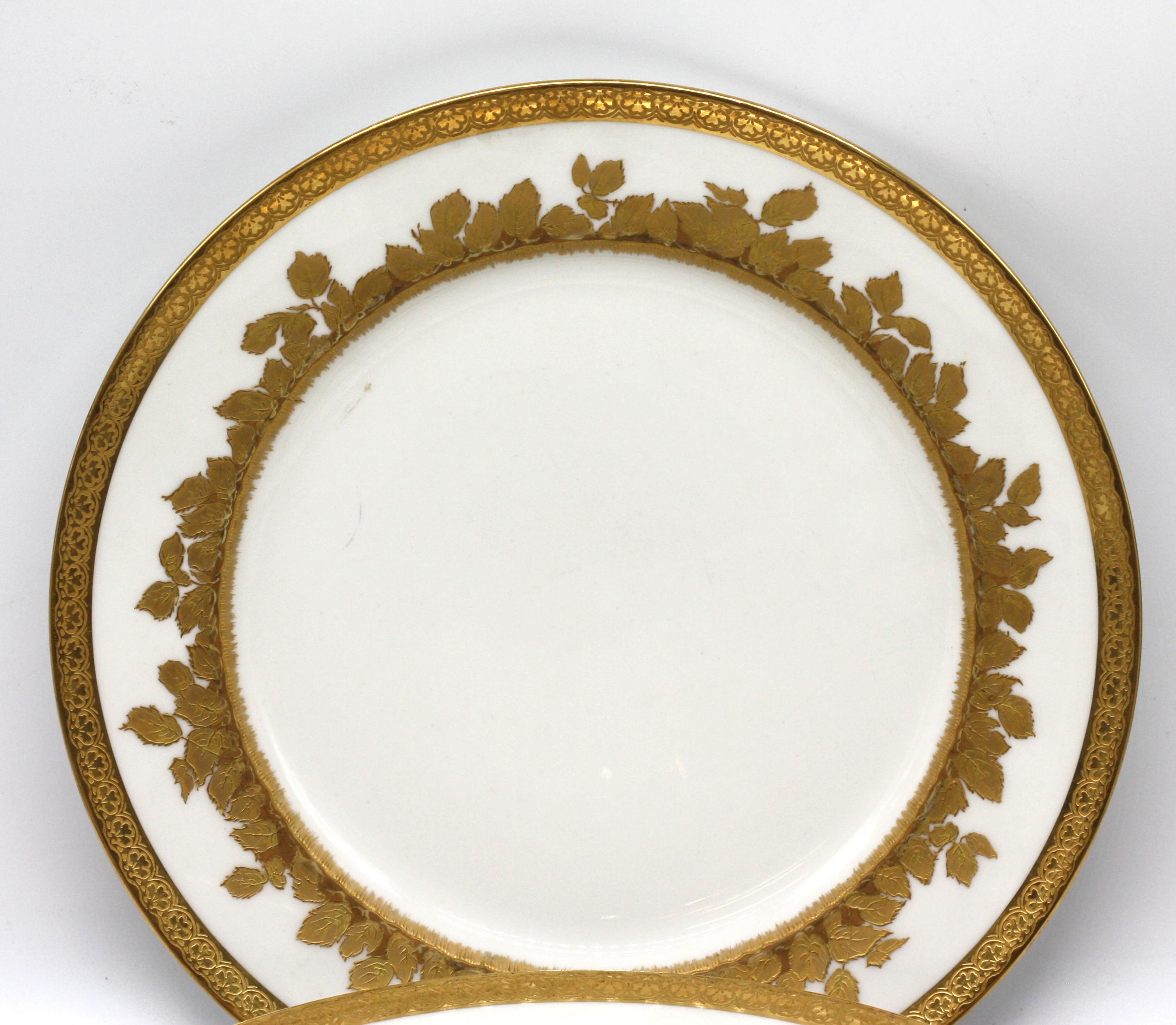 Ceramic  Set of Twelve Haviland Limoges Gilt Decorated Porcelain Dinner Plates