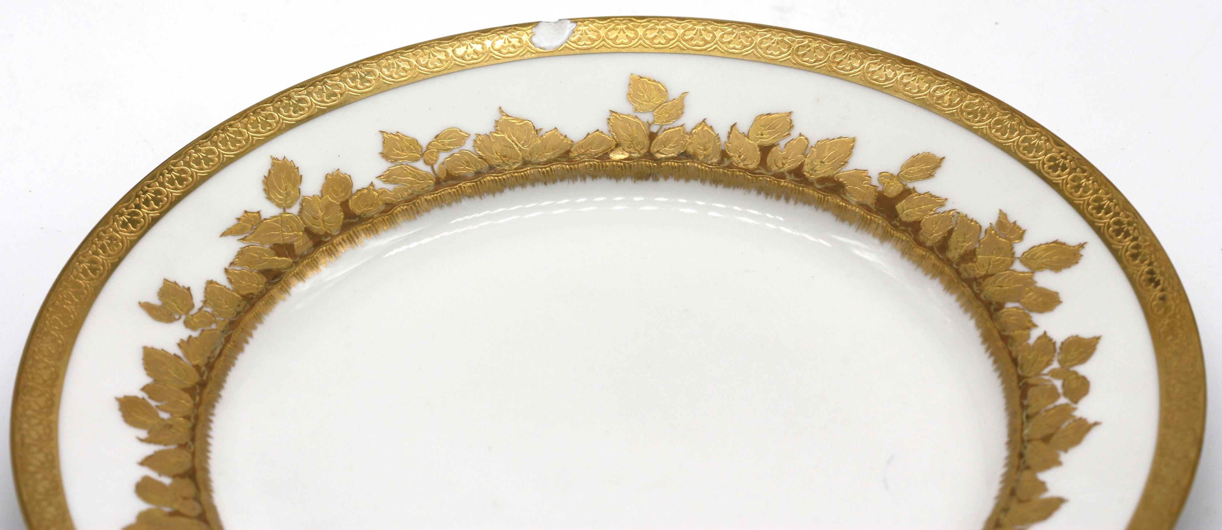  Set of Twelve Haviland Limoges Gilt Decorated Porcelain Dinner Plates 2