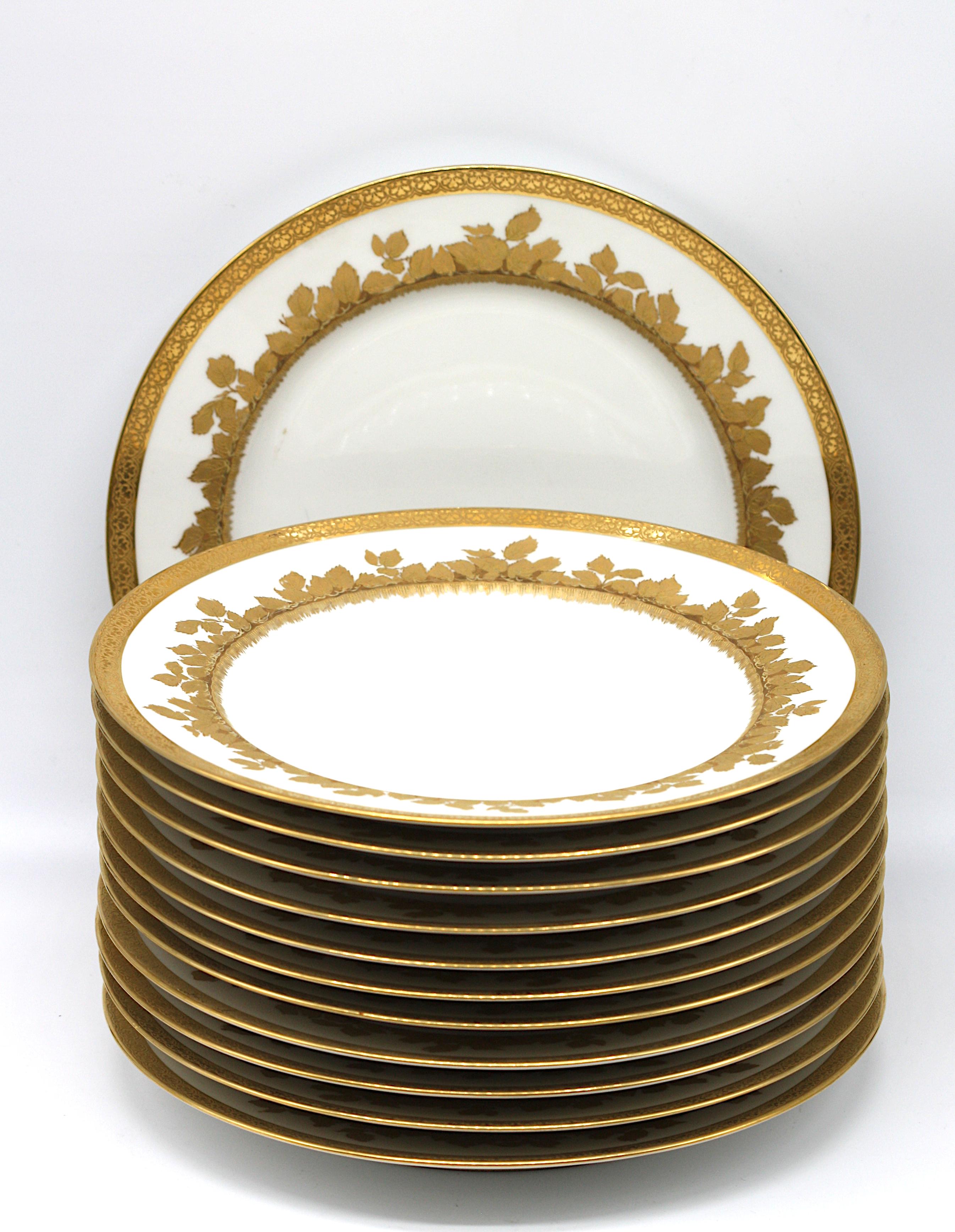  Set of Twelve Haviland Limoges Gilt Decorated Porcelain Dinner Plates 4