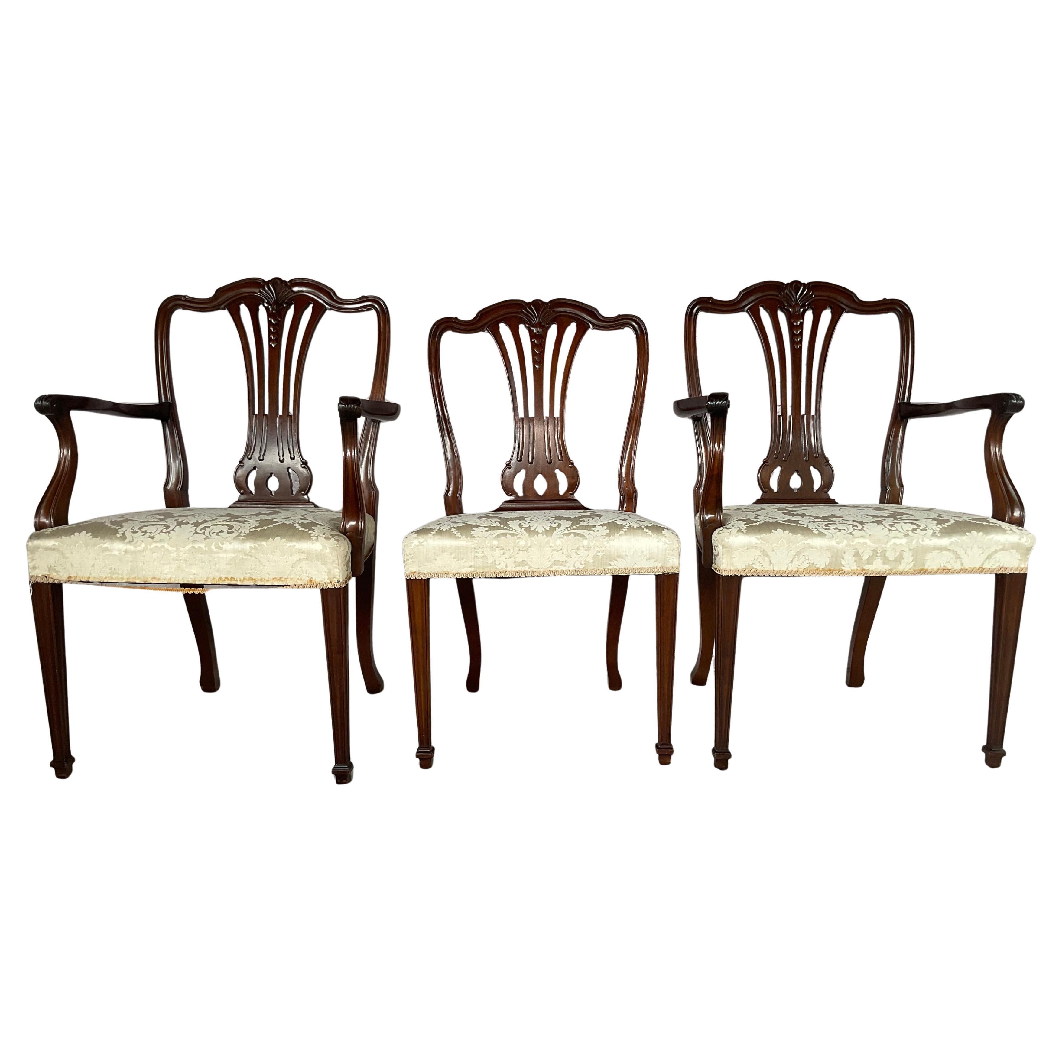 Set Of Twelve Hepplewhite Style Mahogany Dining Chairs In Good Condition For Sale In Bradenton, FL