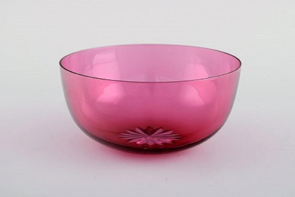 Satz von zwölf Holmegaard-Schalen aus rosa Kunstglas. Dänisches Design, Mitte des 20. Jahrhunderts.
Maße: 12.5 x 6,5 cm.
In ausgezeichnetem Zustand.