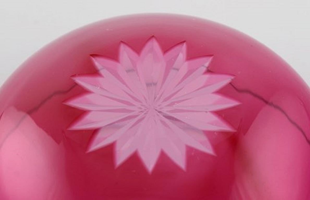 20ième siècle Ensemble de douze bols Holmegaard en verre d'art rose, design danois, milieu du 20e siècle en vente