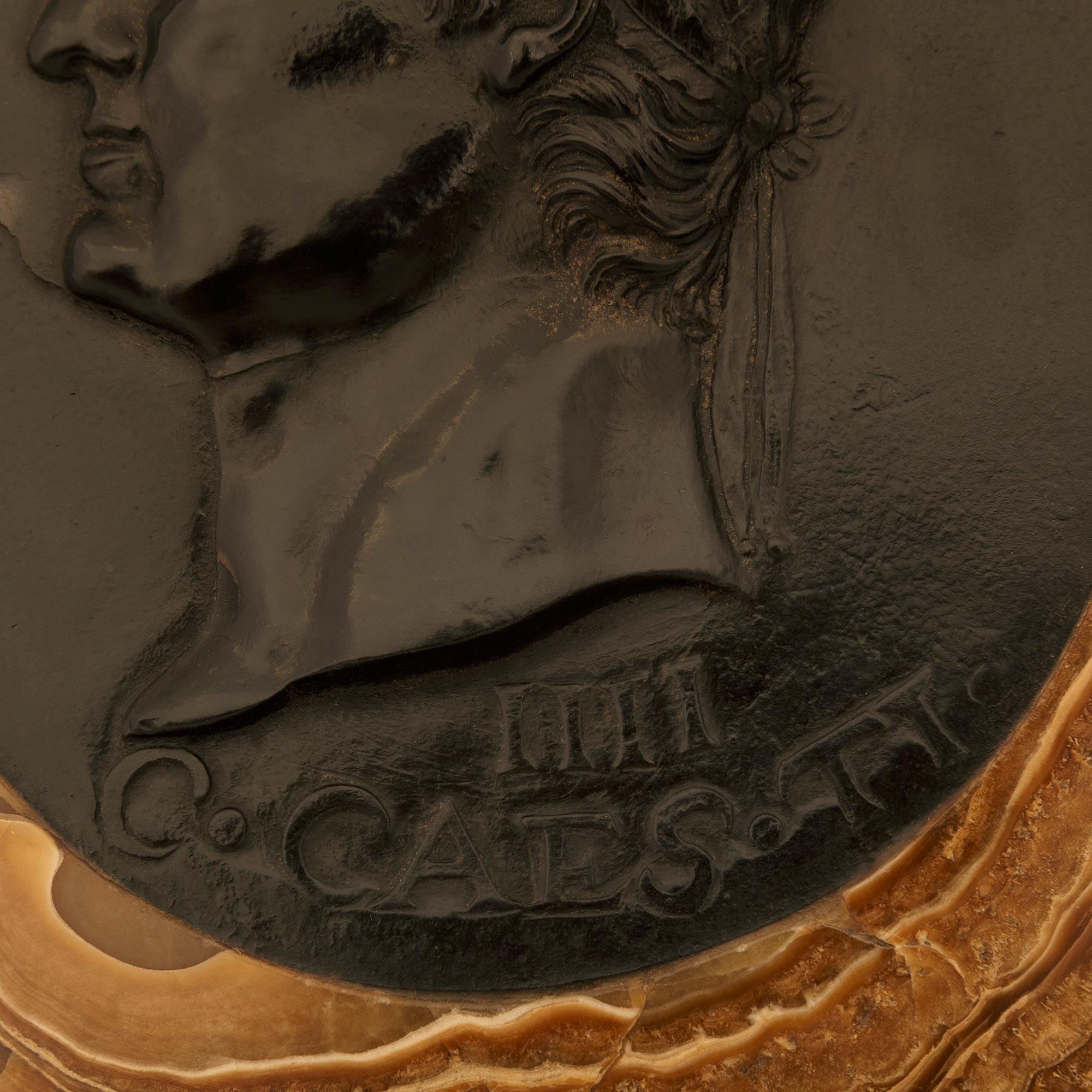 Ensemble de douze plaques de style néo-classique italien du 19e siècle représentant des empereurs romains en vente 3