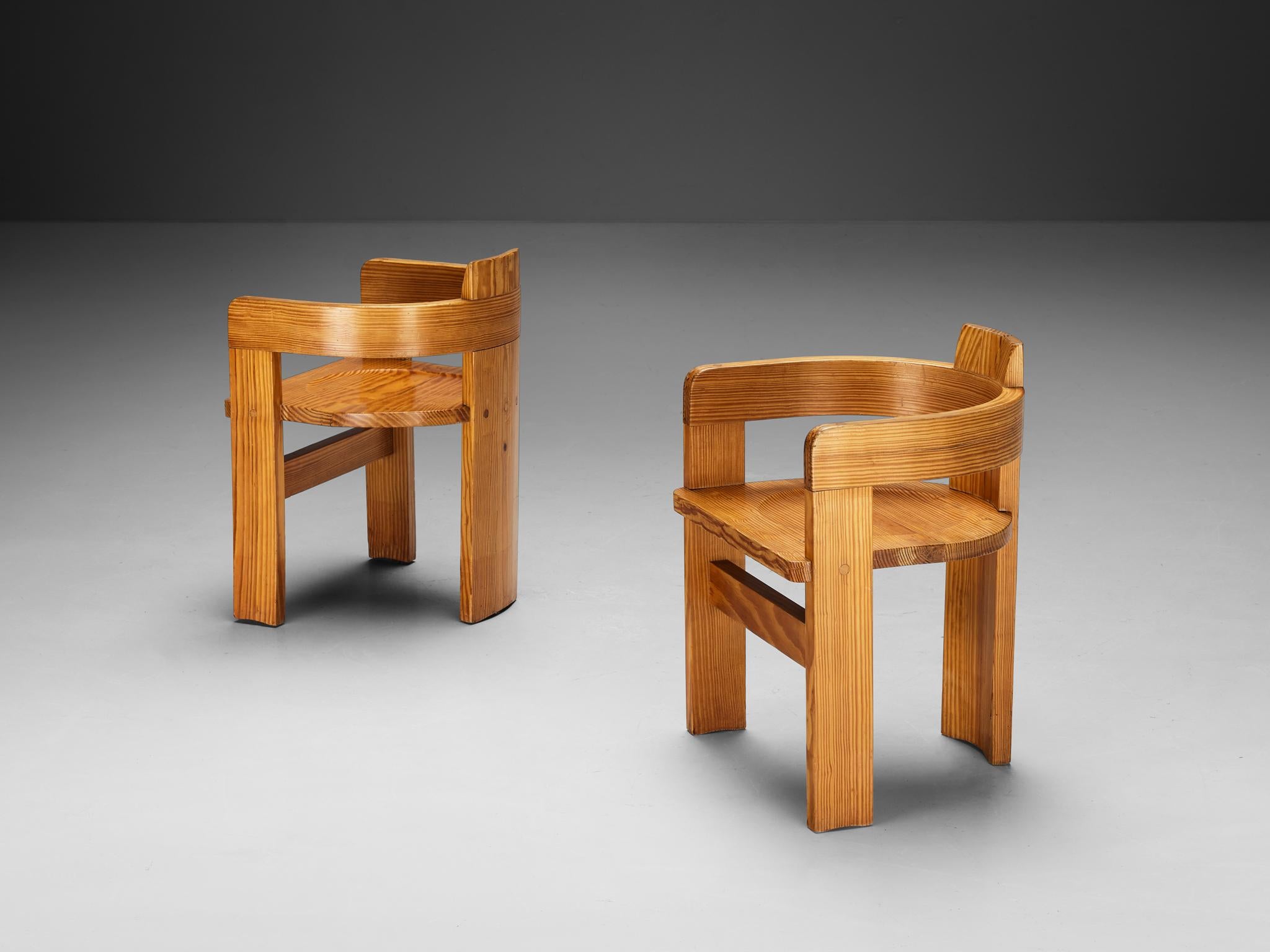Ensemble de douze fauteuils architecturaux italiens en bois de cyprès en vente 5