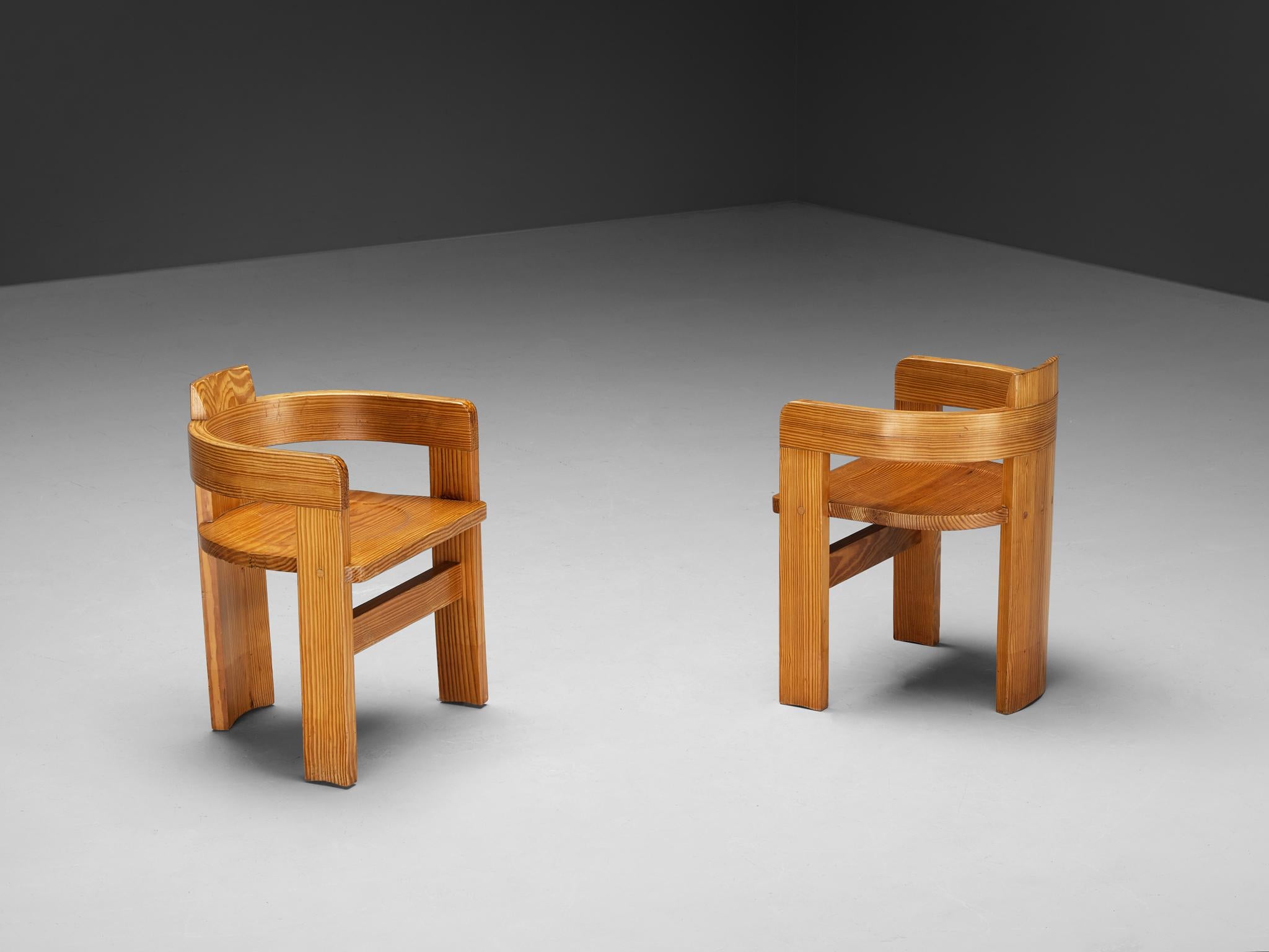 Ensemble de douze fauteuils architecturaux italiens en bois de cyprès en vente 1