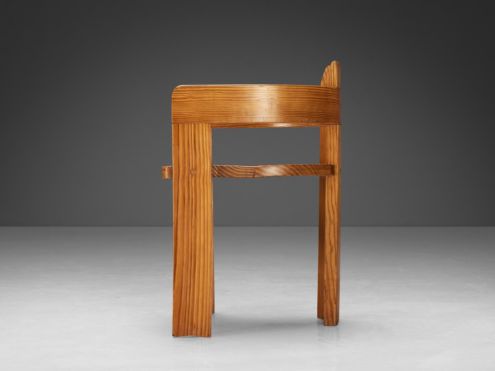 Ensemble de douze fauteuils architecturaux italiens en bois de cyprès en vente 2