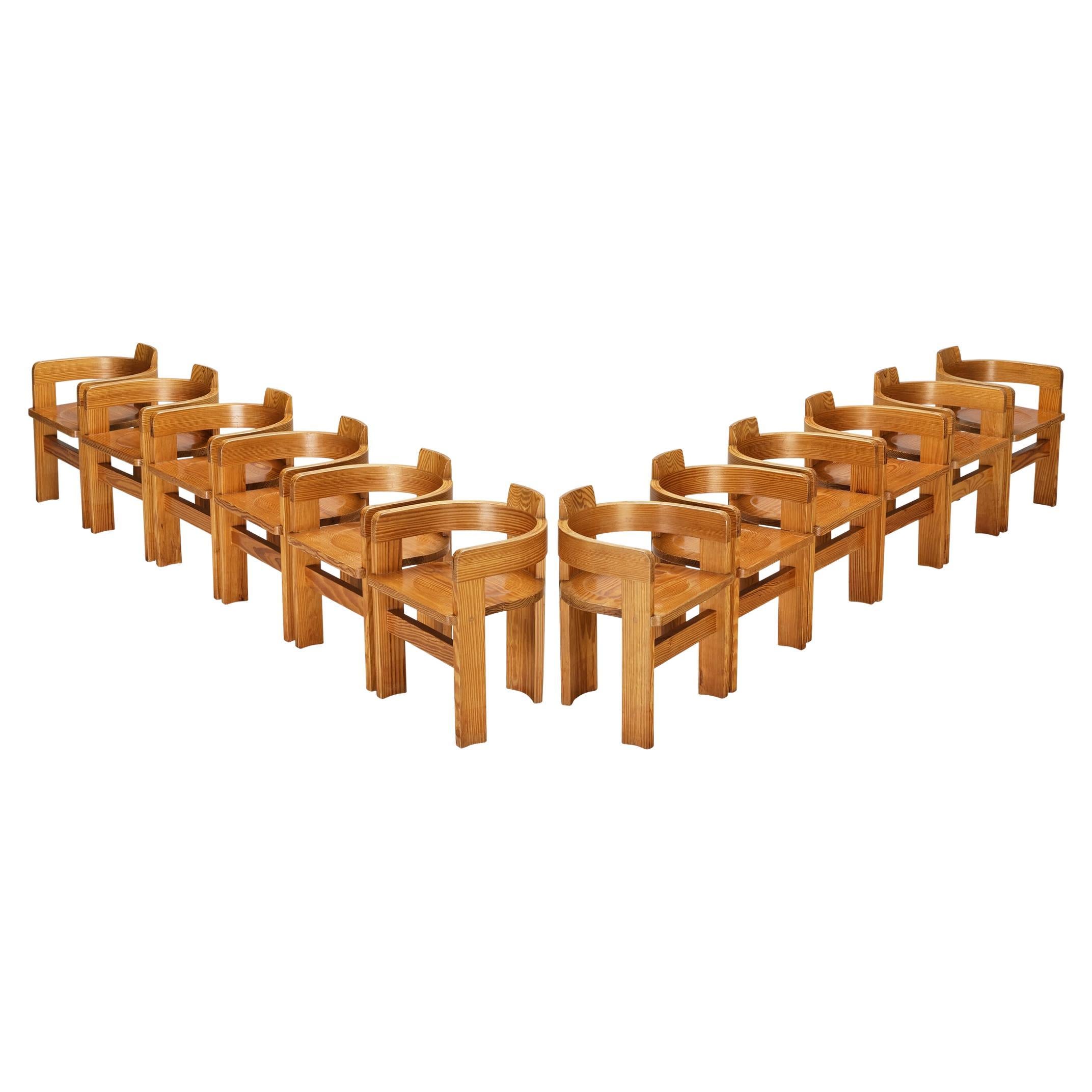 Conjunto de Doce Sillones de Arquitectura Italiana en Madera de Ciprés
