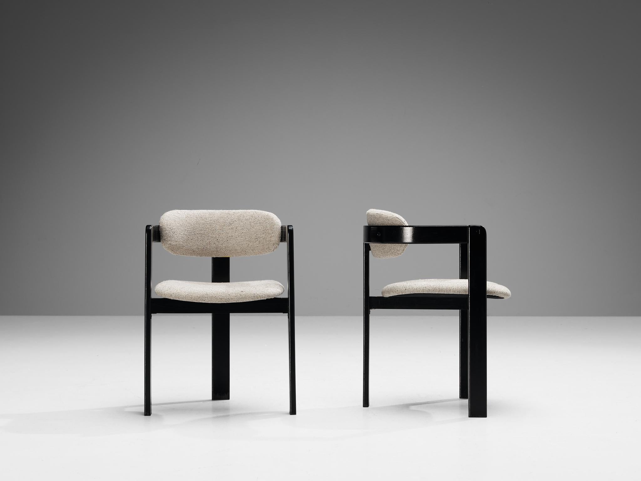 Set von zwölf italienischen Sesseln mit gebogenen Holzrahmen aus grauem Bouclé (Stoff) im Angebot