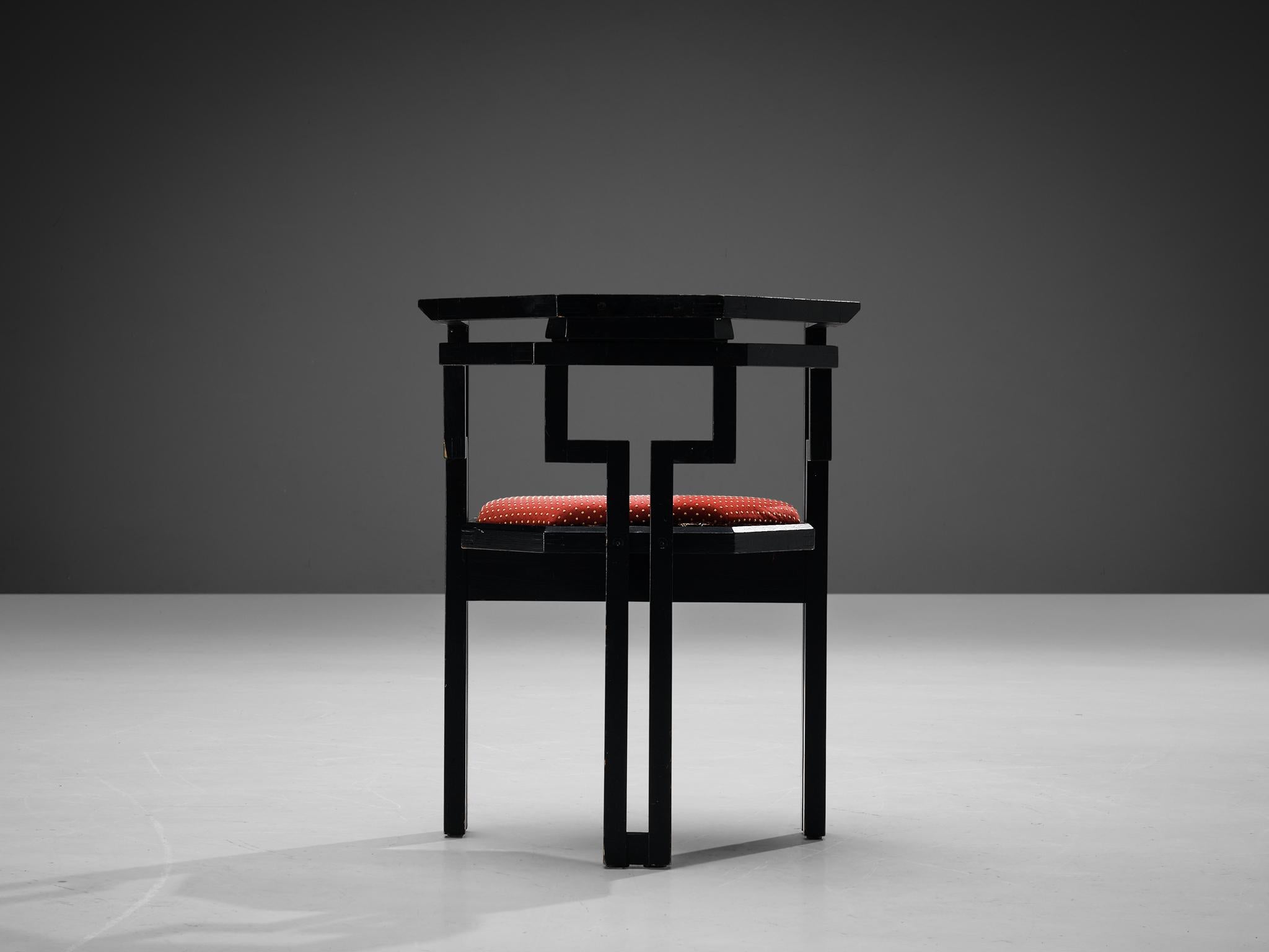 Set aus zwölf italienischen Esszimmerstühlen aus Eiche und lebhaft roter Polsterung  im Angebot 3