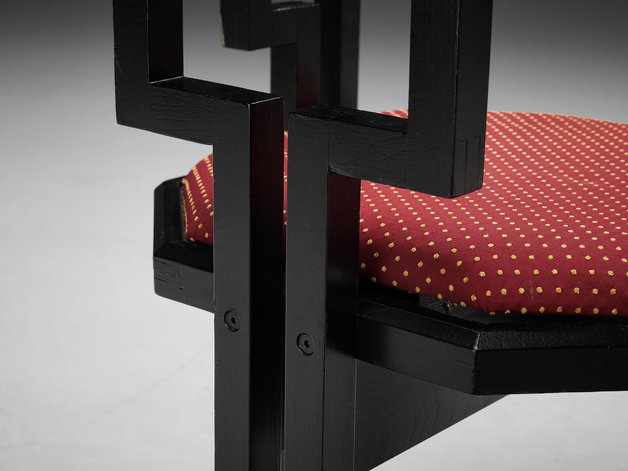 Ensemble de douze chaises de salle à manger italiennes en chêne et tissu rouge vif  en vente 10