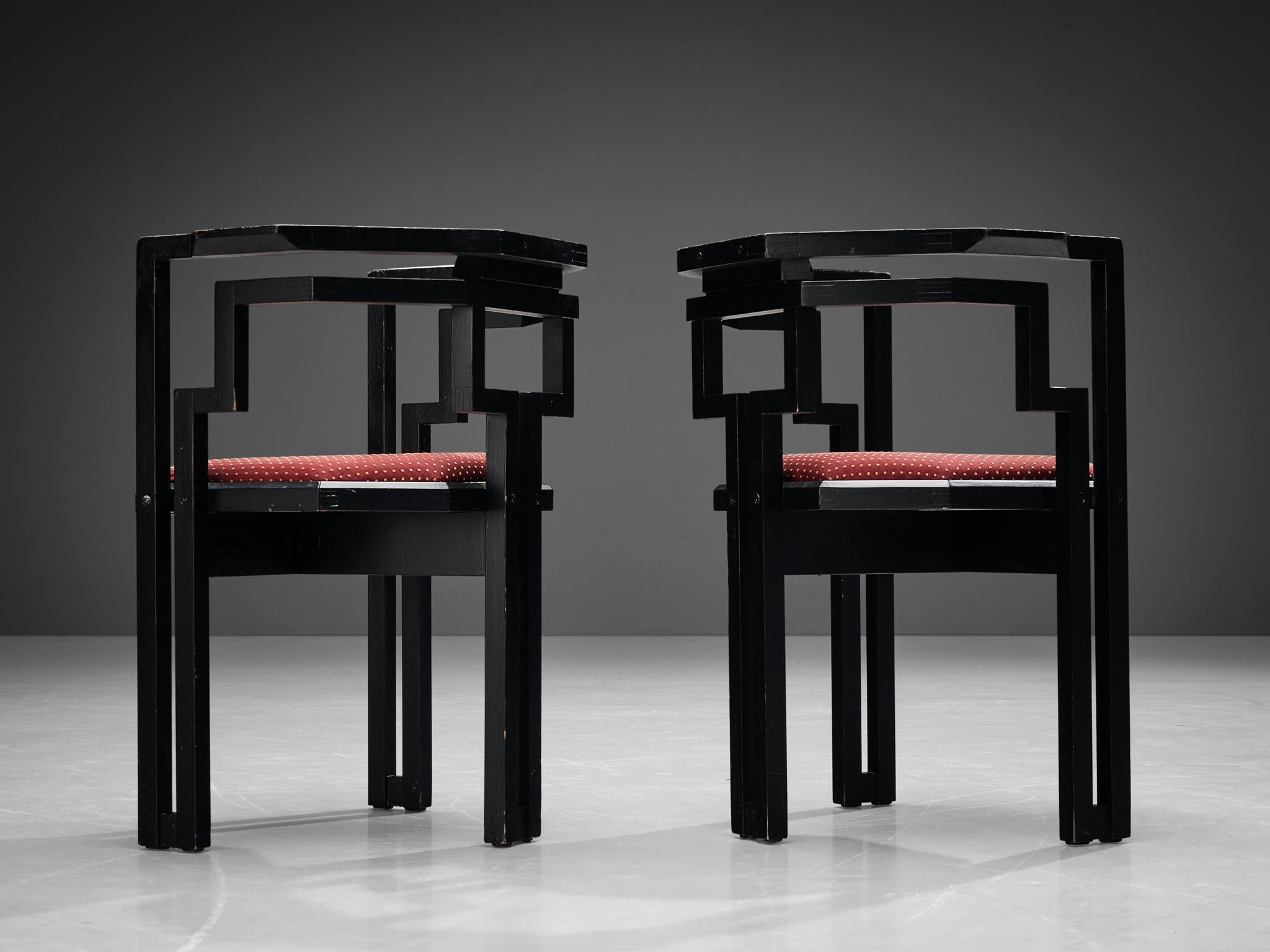 Set aus zwölf italienischen Esszimmerstühlen aus Eiche und lebhaft roter Polsterung  im Angebot 2