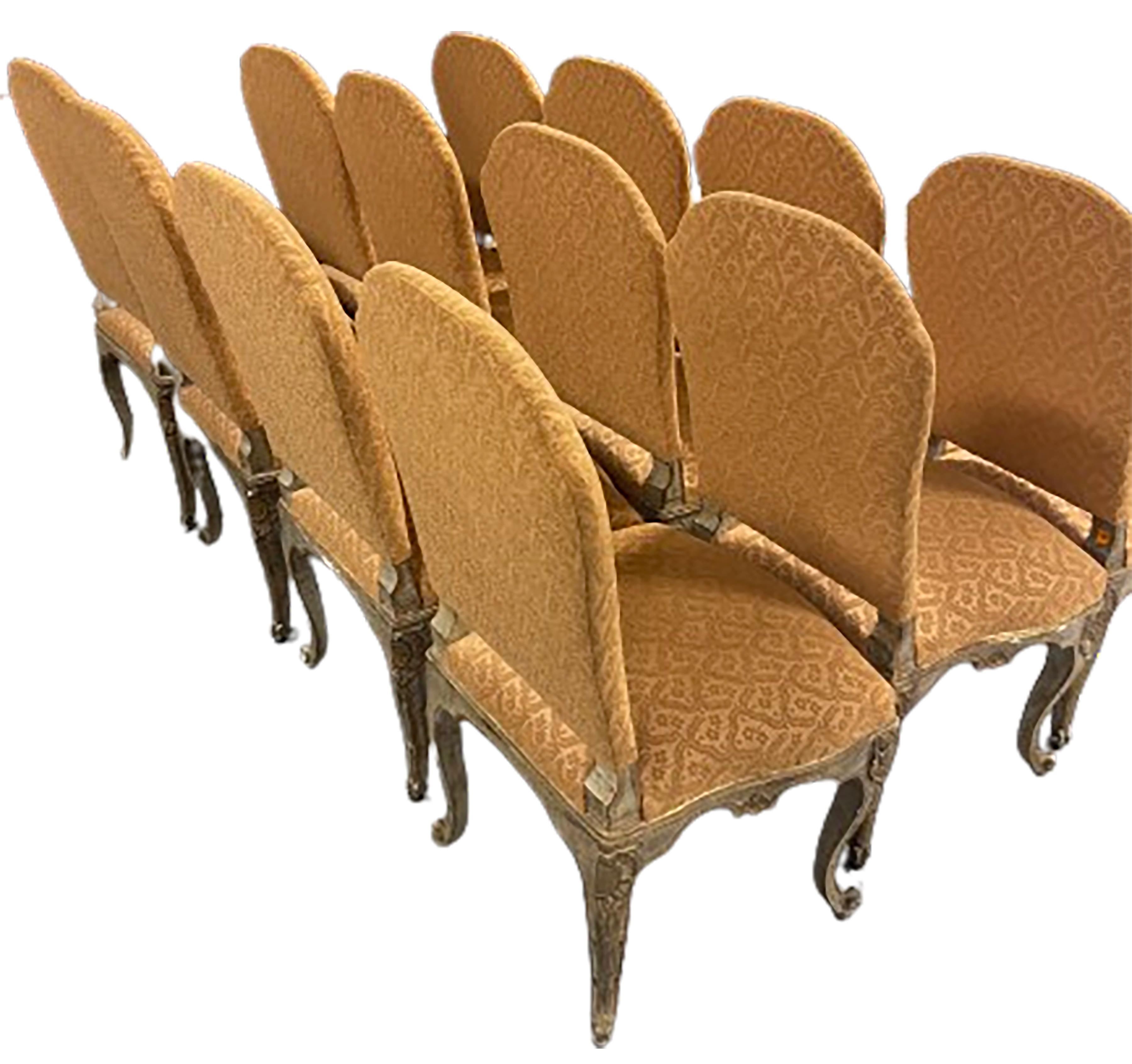 Inconnu Ensemble de douze chaises de salle à manger de style Louis XV en vente