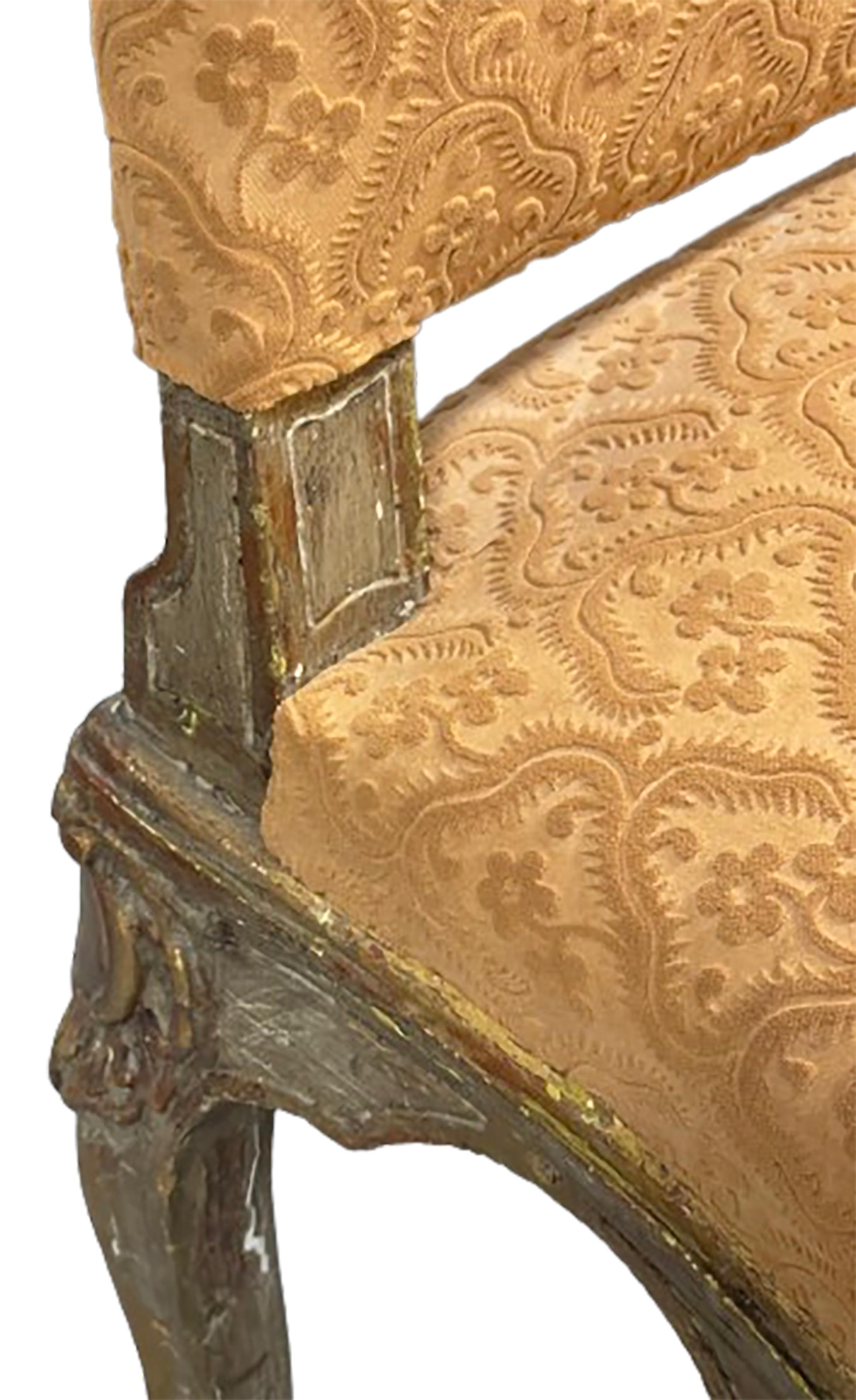 Satz von zwölf Esszimmerstühlen im Stil Louis XV (Stoff) im Angebot