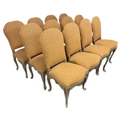 Ensemble de douze chaises de salle à manger de style Louis XV
