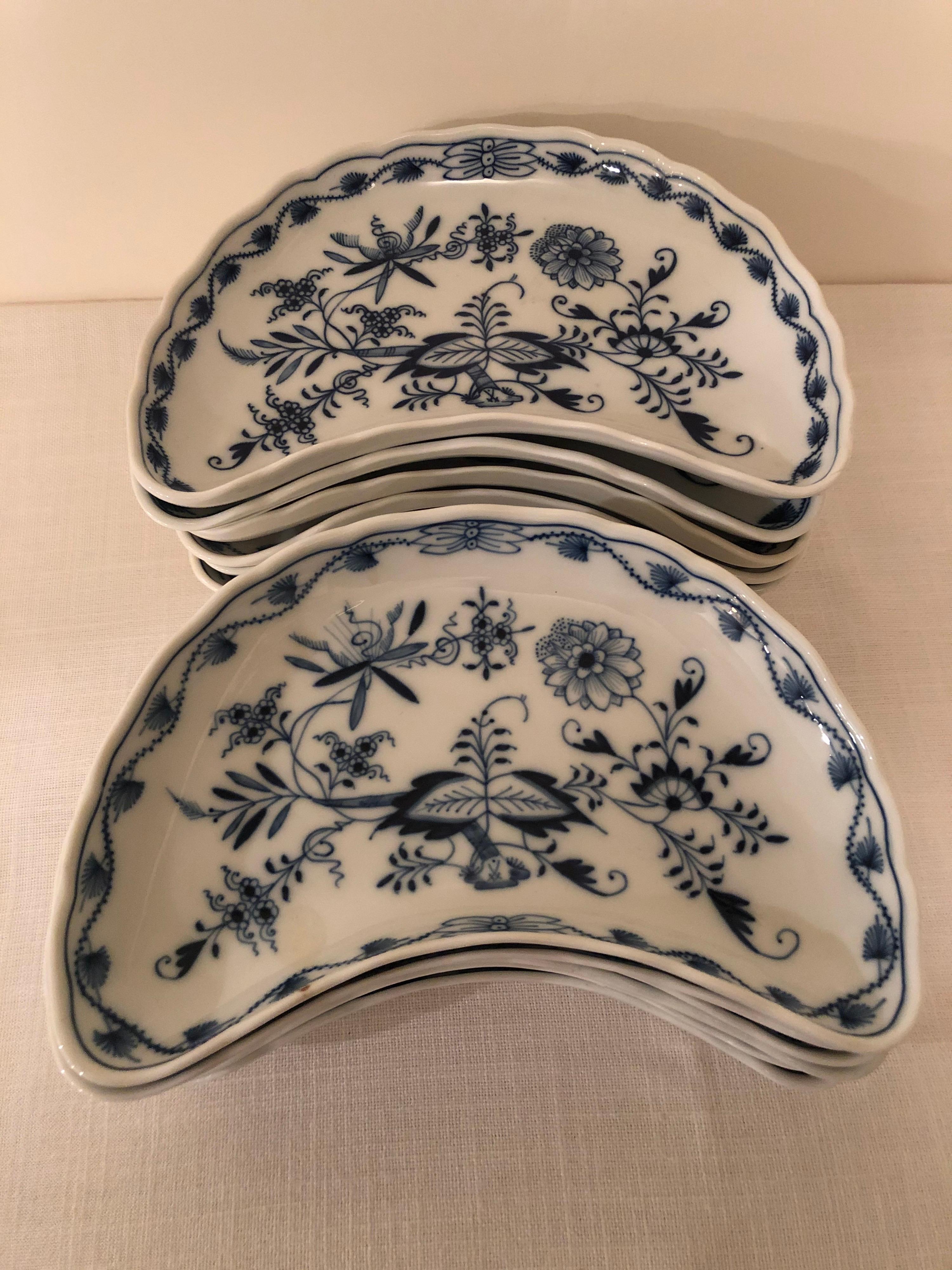 Set von zwölf blauen Zwölf Meissener Zwiebeln in Form einer großen schillernden Zwiebel (Sonstiges) im Angebot