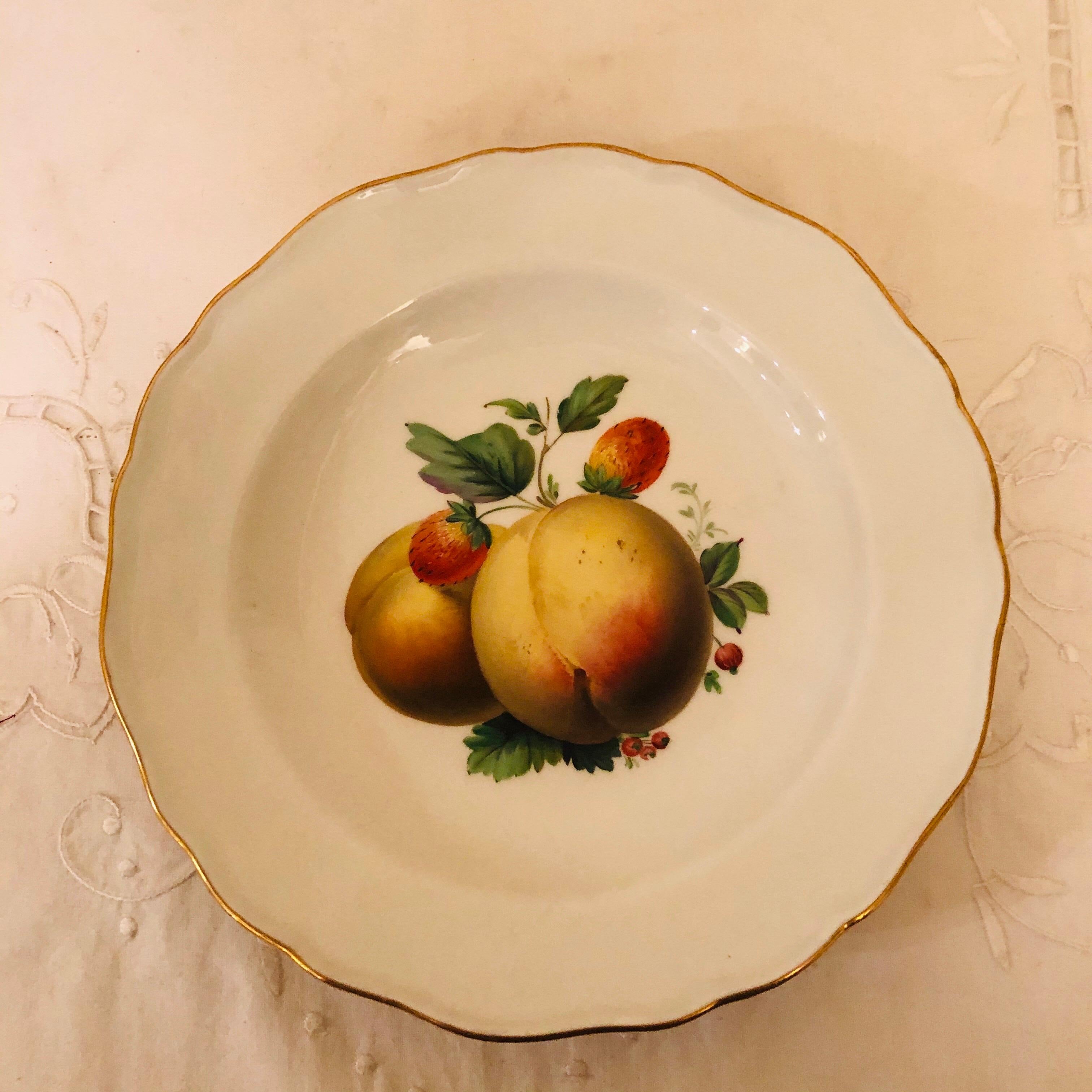 Peint à la main Ensemble de douze assiettes à dessert Meissen peintes de main de maître avec différents fruits en vente
