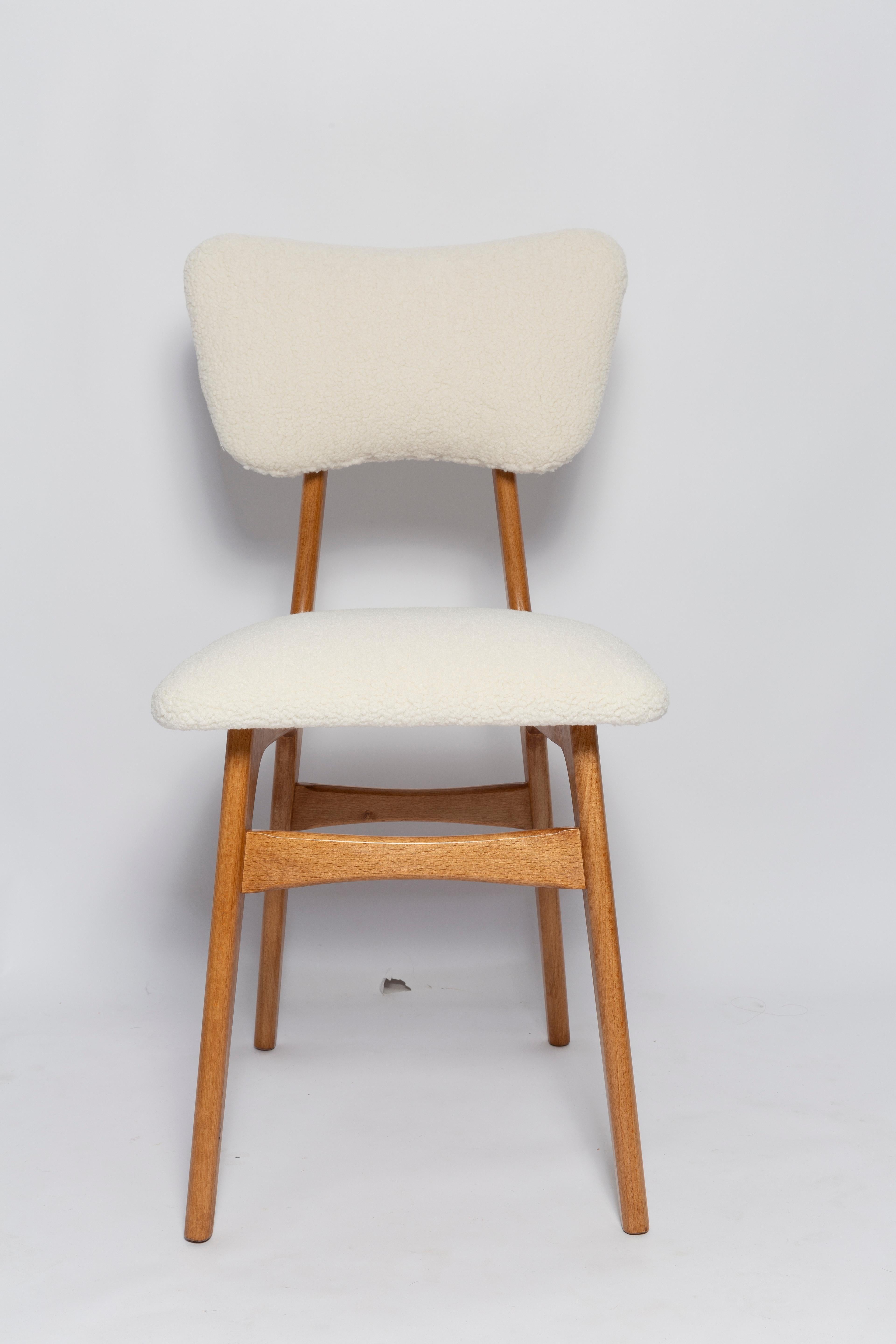 Ensemble de douze chaises papillons du milieu du siècle, bouclette, bois clair, Europe, années 1960 en vente 4