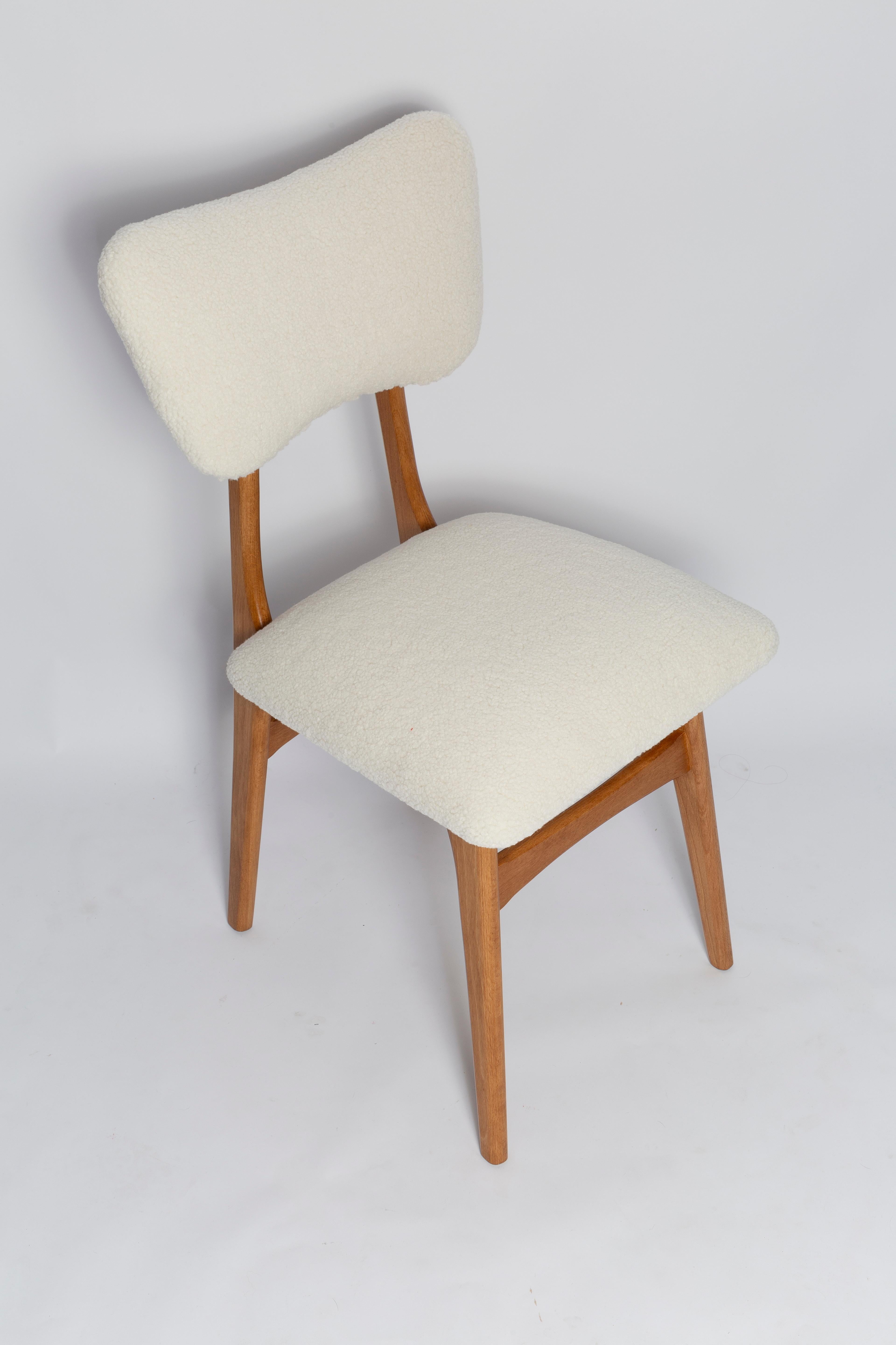 Set of Twelve Mid Century Butterfly Chairs, Boucle, Light Wood, Europe, 1960s In Excellent Condition For Sale In 05-080 Hornowek, PL