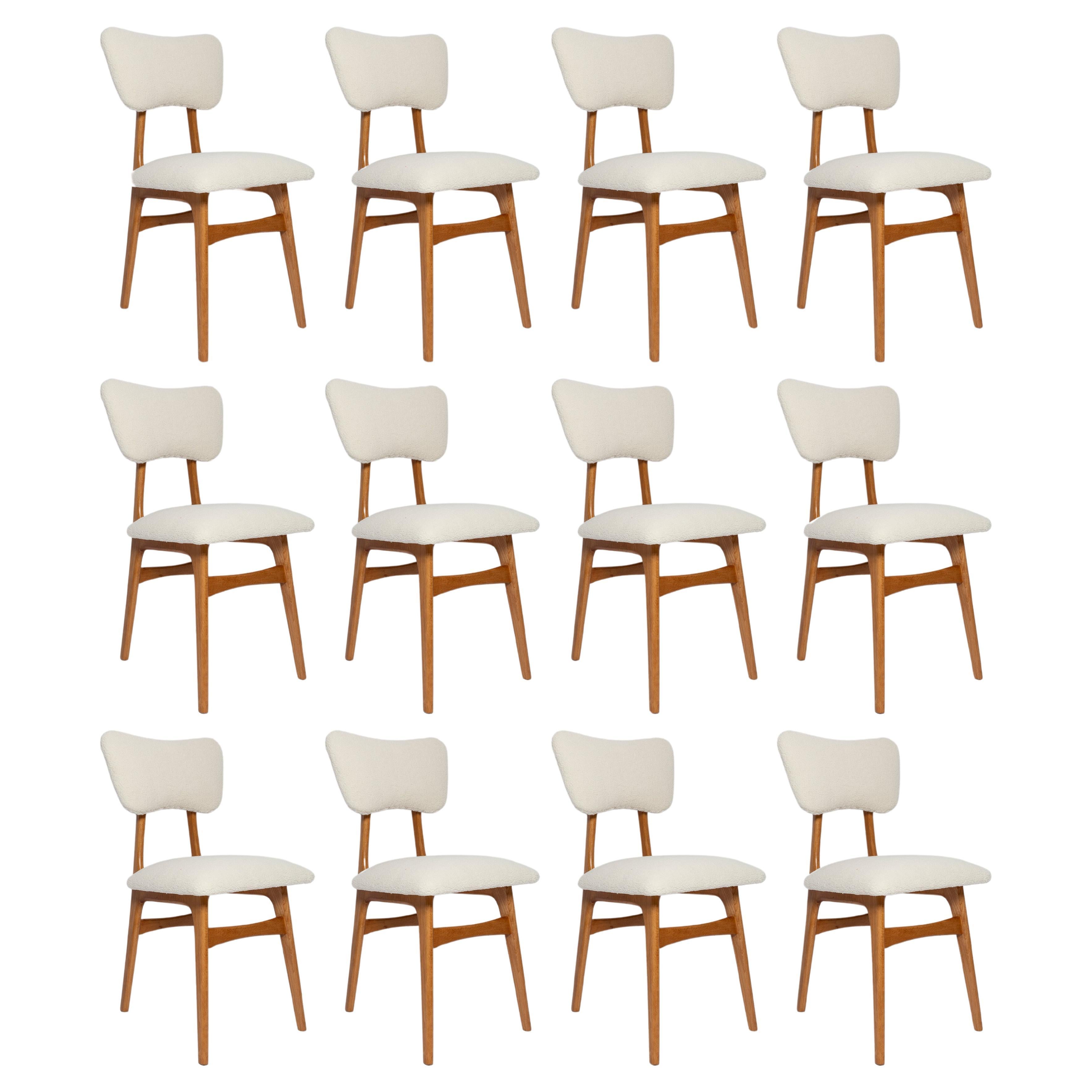 Ensemble de douze chaises papillons du milieu du siècle, bouclette, bois clair, Europe, années 1960 en vente