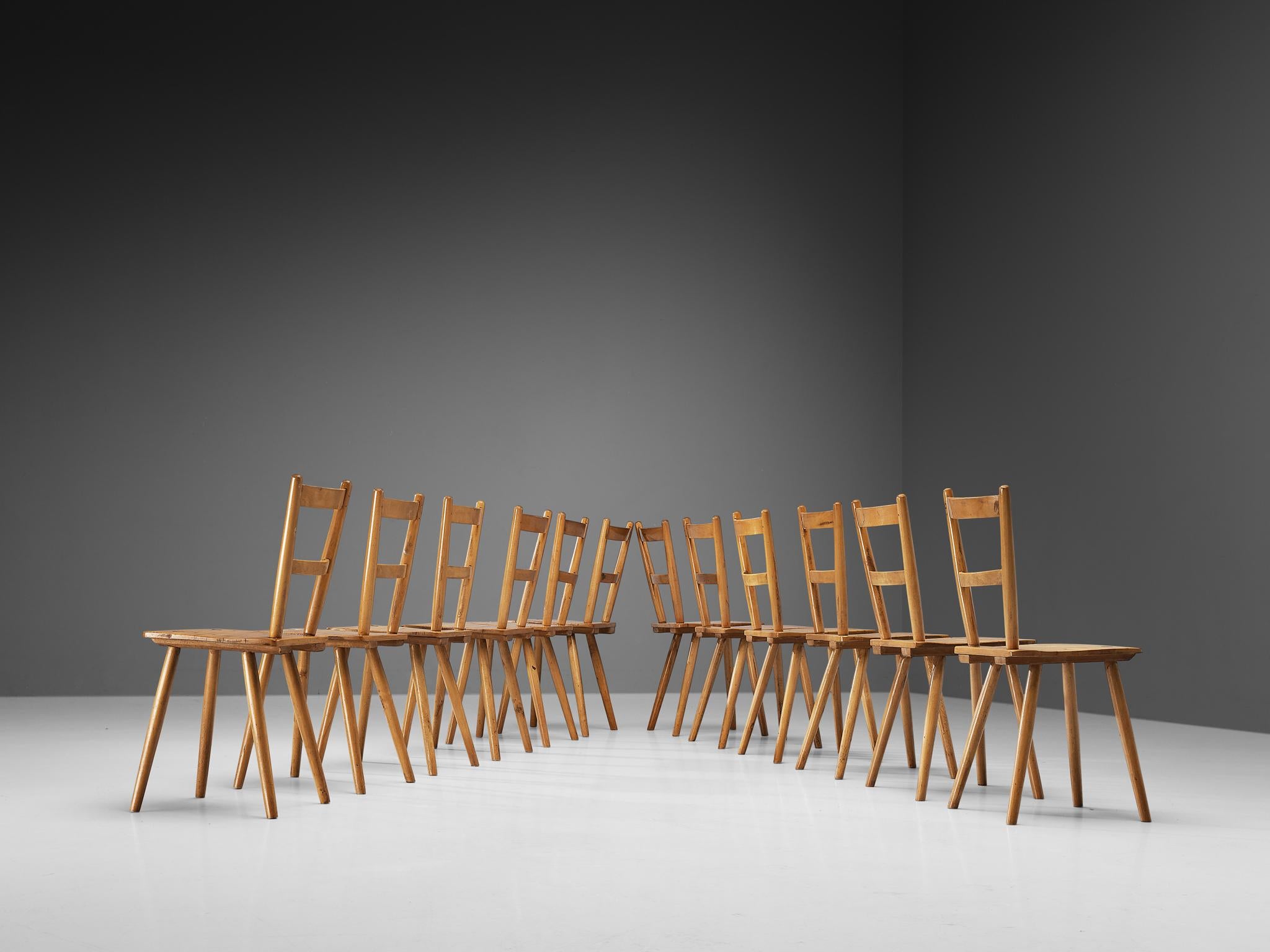 Ensemble de douze chaises de salle à manger hollandaises du milieu du siècle dernier  Bon état - En vente à Waalwijk, NL