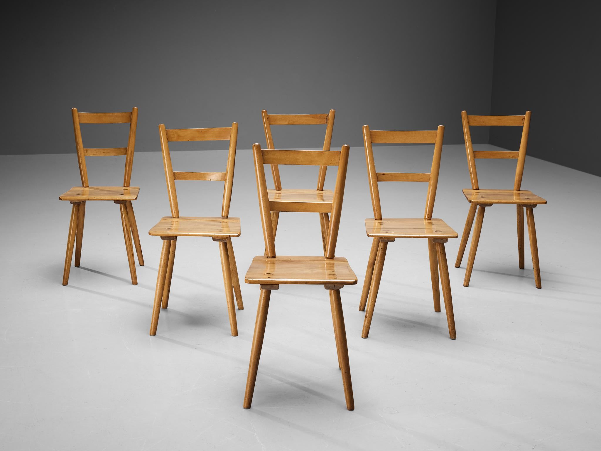 Hêtre Ensemble de douze chaises de salle à manger hollandaises du milieu du siècle dernier  en vente