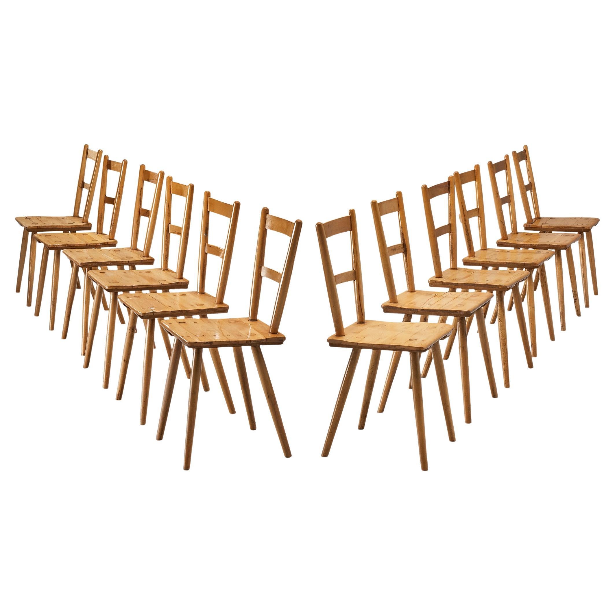 Ensemble de douze chaises de salle à manger hollandaises du milieu du siècle dernier  en vente