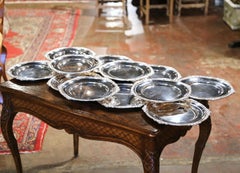 Juego de doce cargadores franceses de mediados de siglo chapados en plata con grabados de faisanes