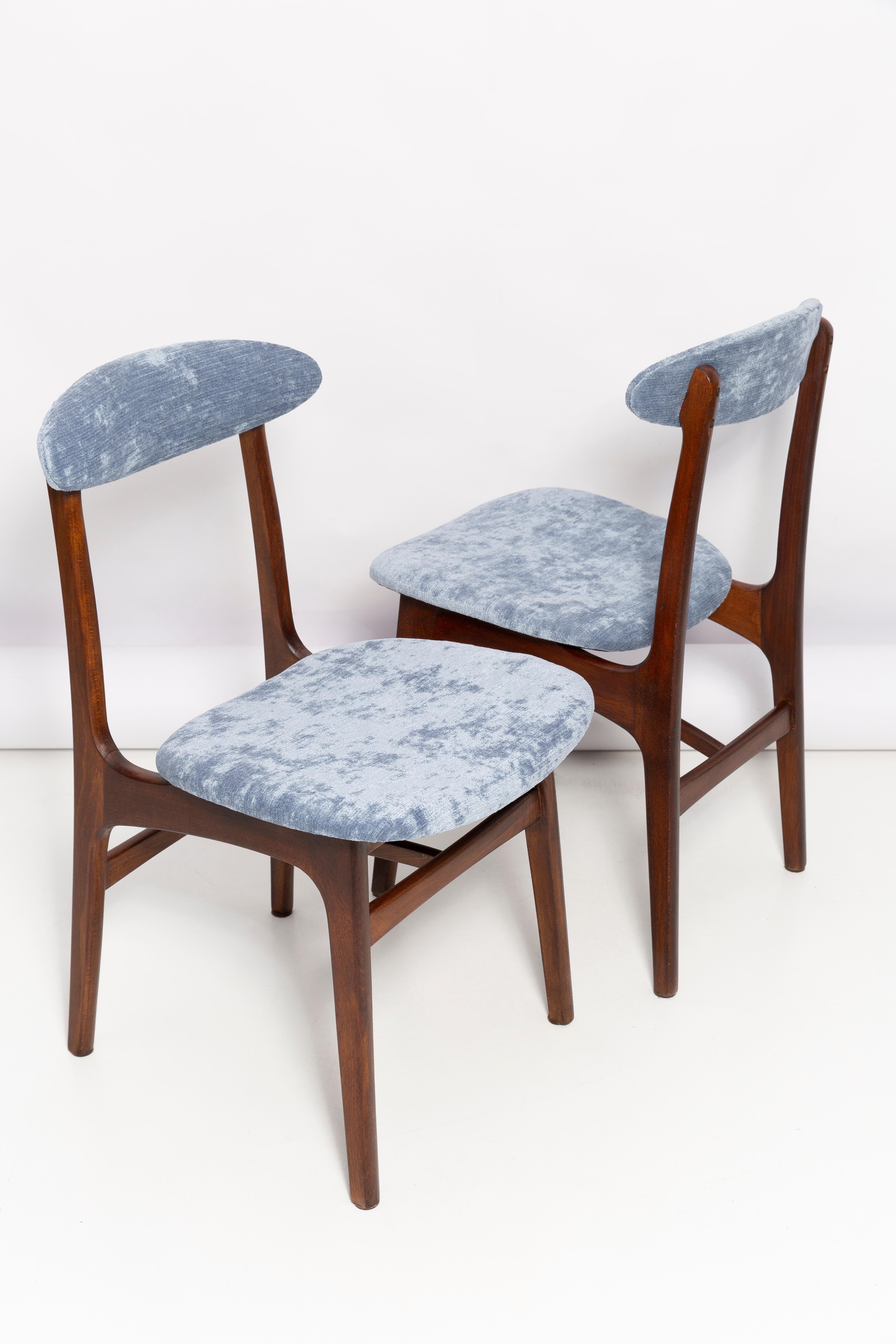Set of Twelve Mid Century Lavender Velvet Chairs by Rajmund Halas, Poland, 1960s In Excellent Condition For Sale In 05-080 Hornowek, PL