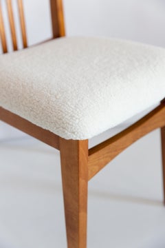 Set von zwölf hellen Boucle-Stühlen aus der Mitte des Jahrhunderts, von M. Zielinski, Europa, 1960er Jahre