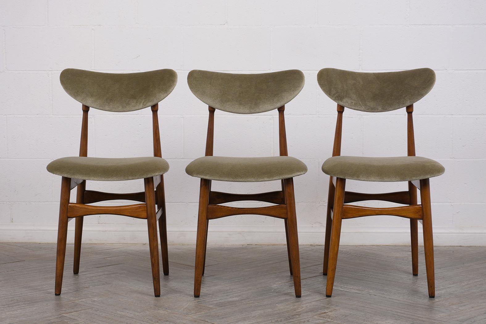 Set of Twelve Midcentury Style Dining Chairs In Good Condition In Los Angeles, CA