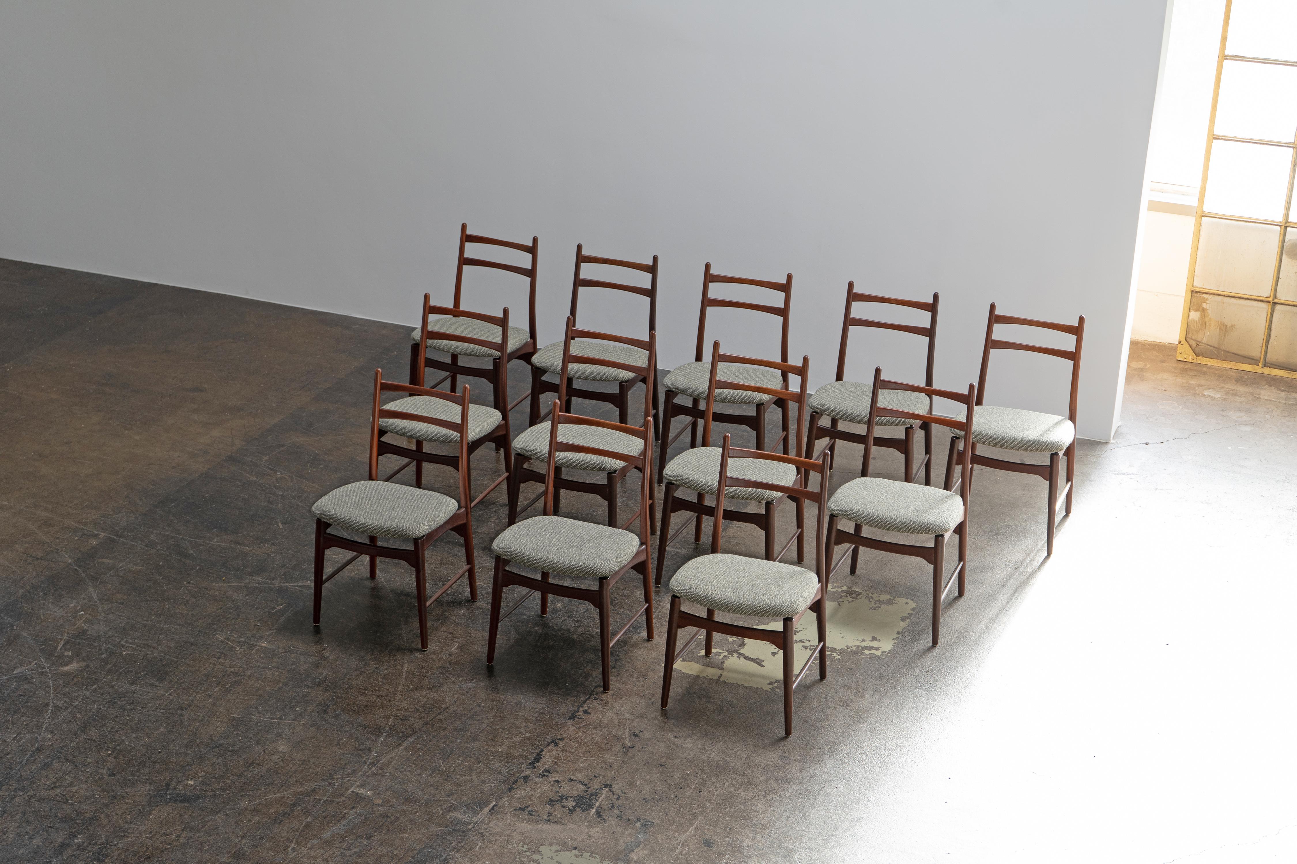 Scandinave moderne Ensemble de douze chaises de salle à manger en teck du milieu du siècle par Wilkhahn, Allemagne, 1958 en vente