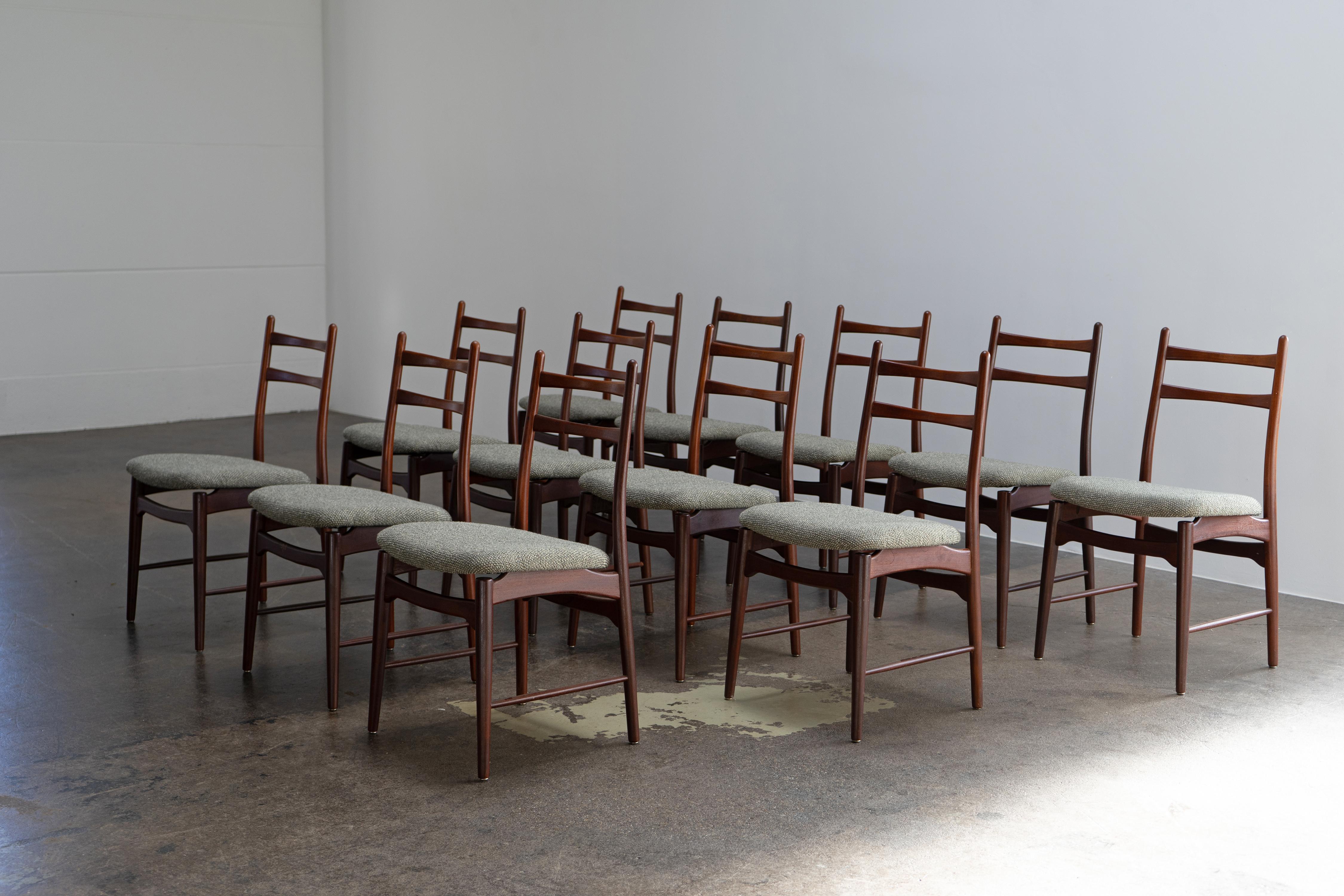 Allemand Ensemble de douze chaises de salle à manger en teck du milieu du siècle par Wilkhahn, Allemagne, 1958 en vente