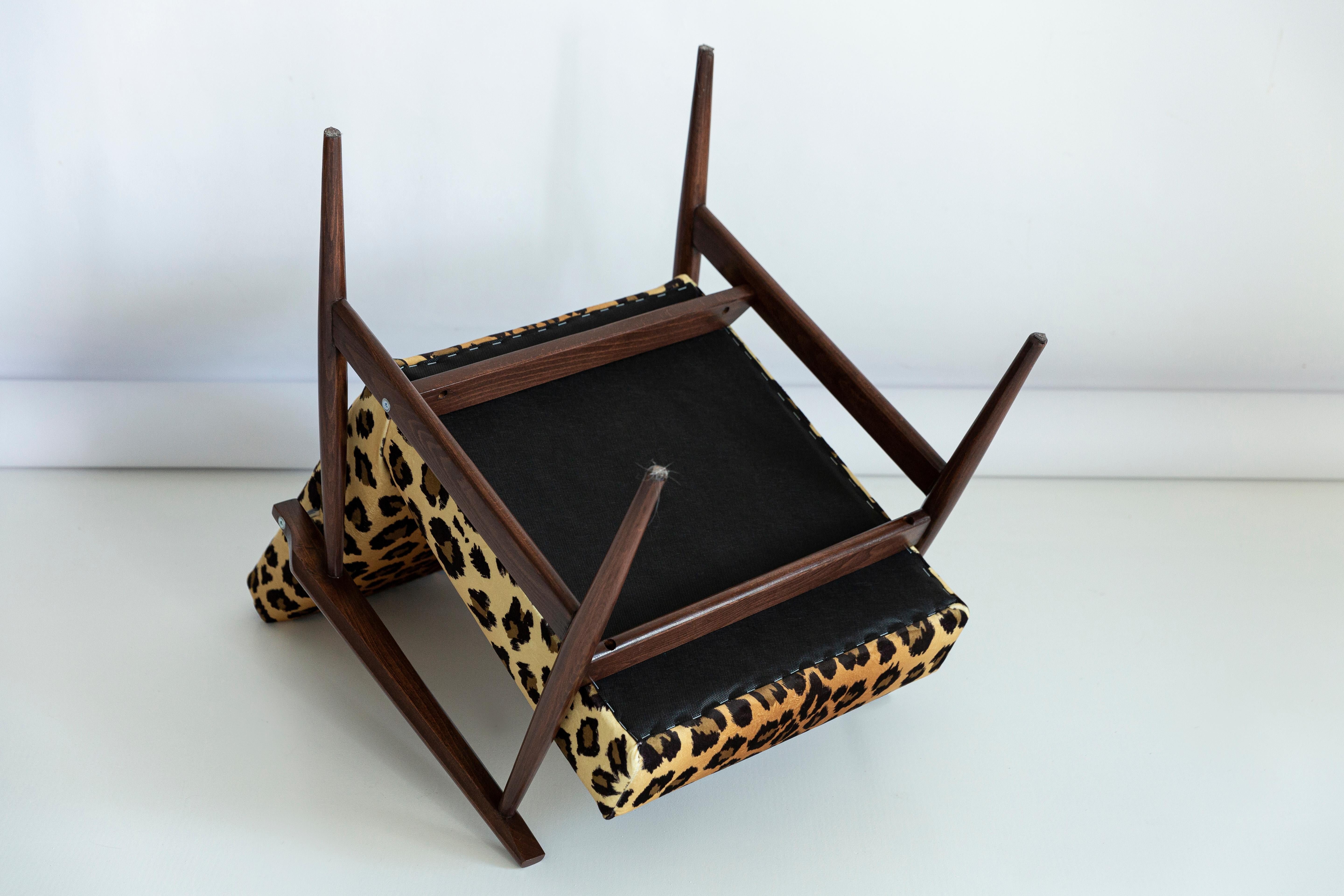Textile Ensemble de douze fauteuils danois en velours imprimé léopard du milieu du siècle dernier, H. Lis, années 1960 en vente