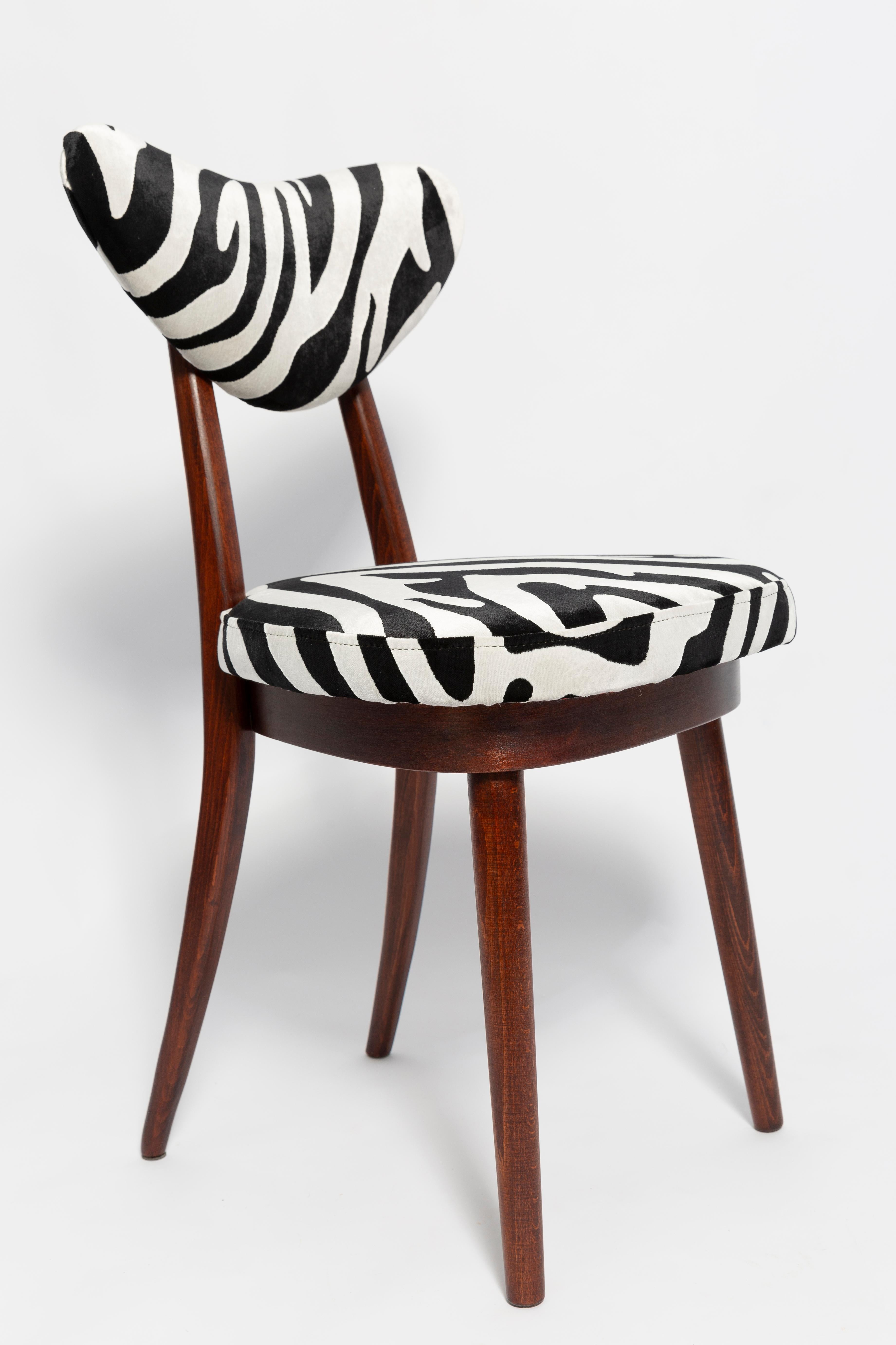 Mid-Century Modern Ensemble de douze chaises à cœur zébrées noires et blanches du milieu du siècle, Pologne, années 1960 en vente