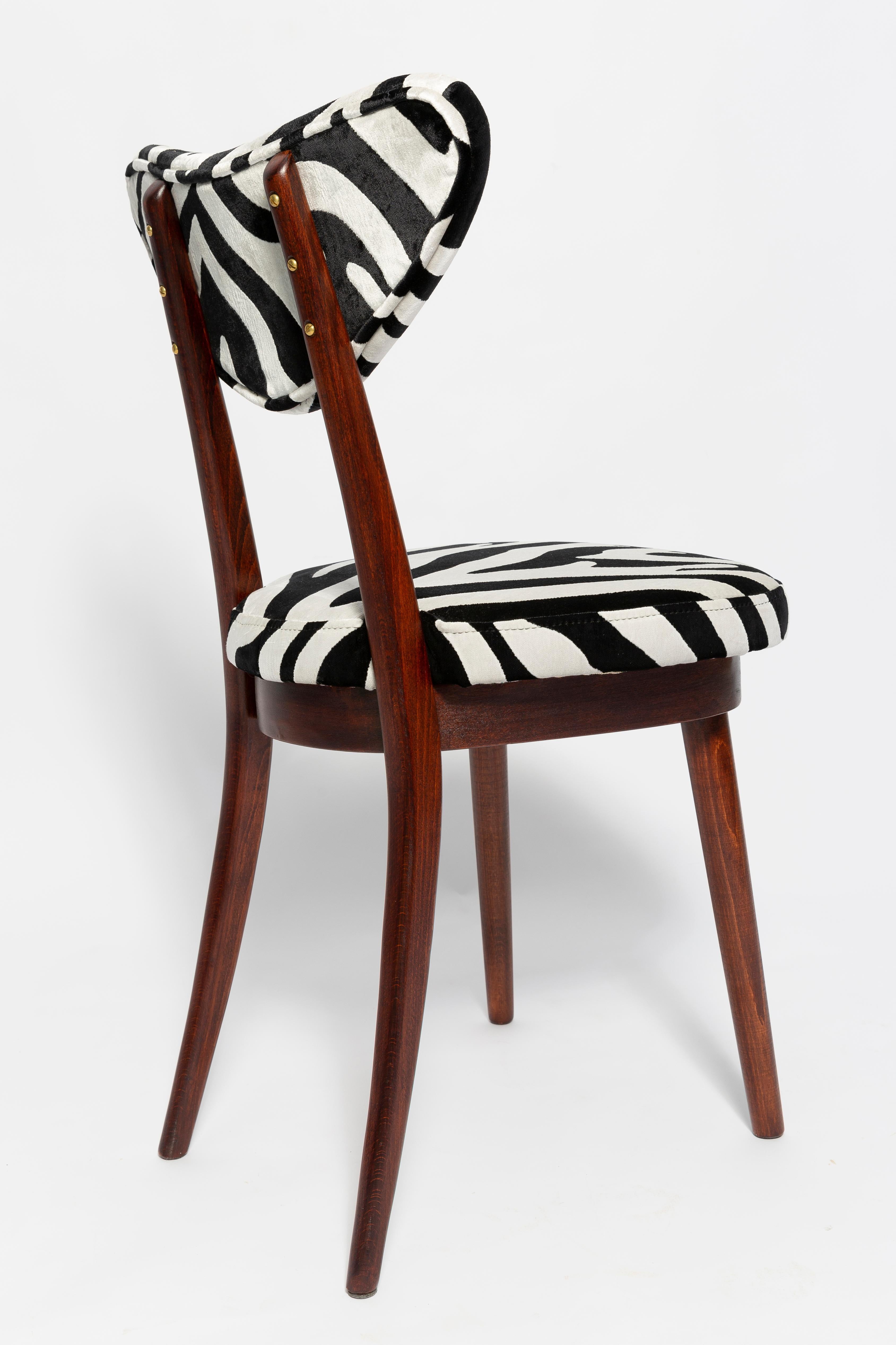 Set of Twelve Mid-Century Zebra Black and White Heart Chairs, Poland, 1960s In Excellent Condition For Sale In 05-080 Hornowek, PL