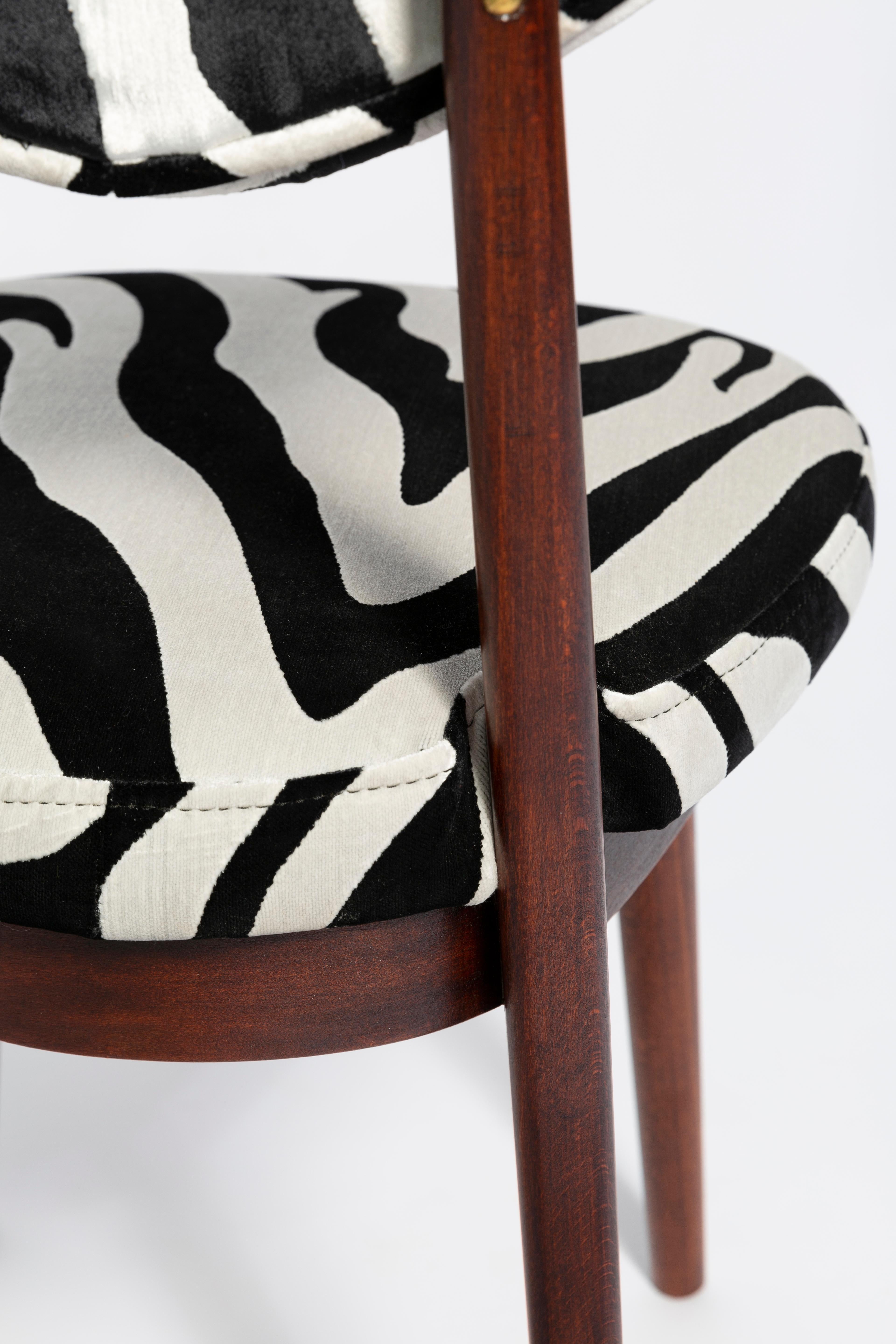Velvet Set of Twelve Mid-Century Zebra Black and White Heart Chairs, Poland, 1960s For Sale
