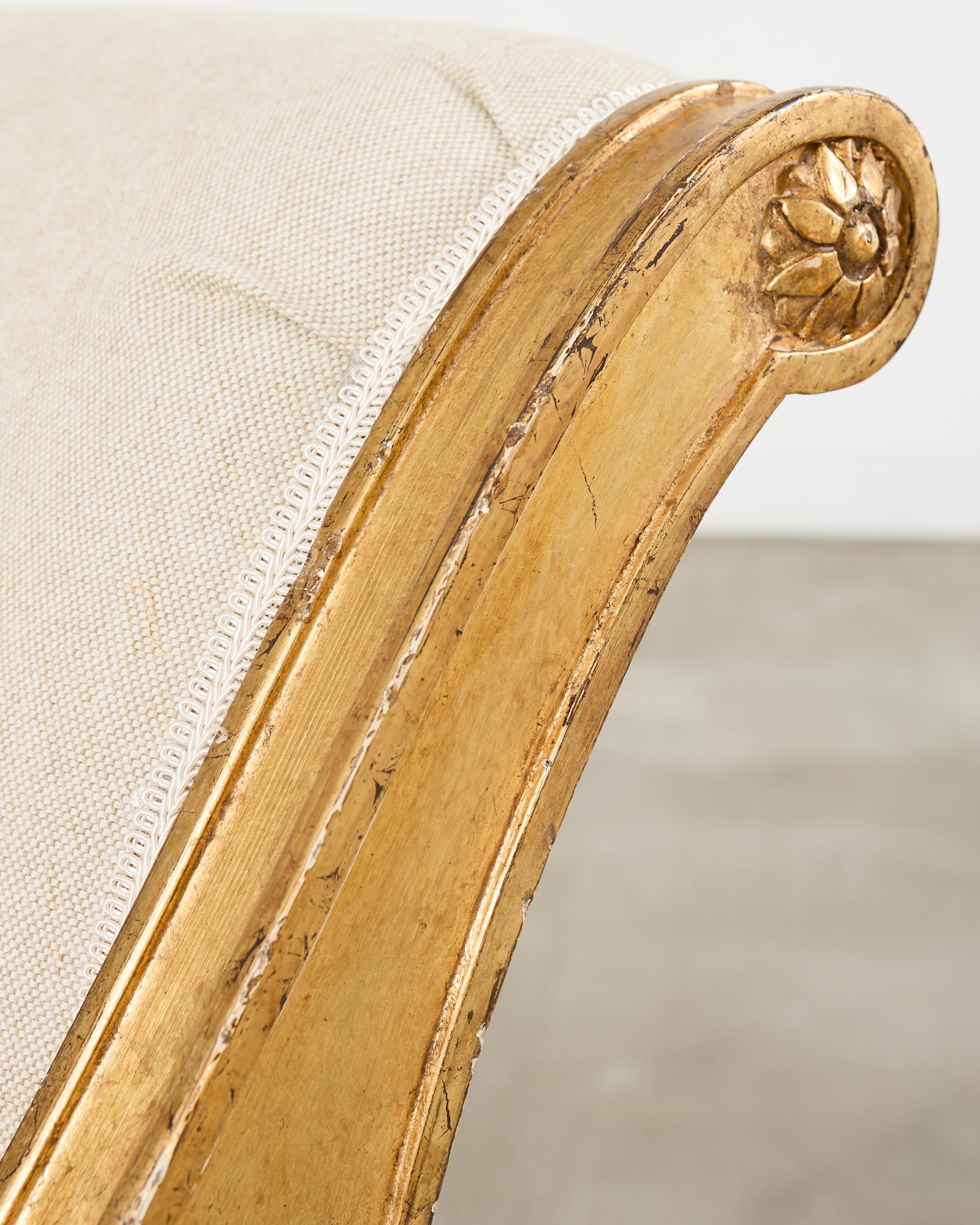 Zwölf Esszimmerstühle aus Giltholz im neoklassischen Louis-XVI-Stil im Angebot 3