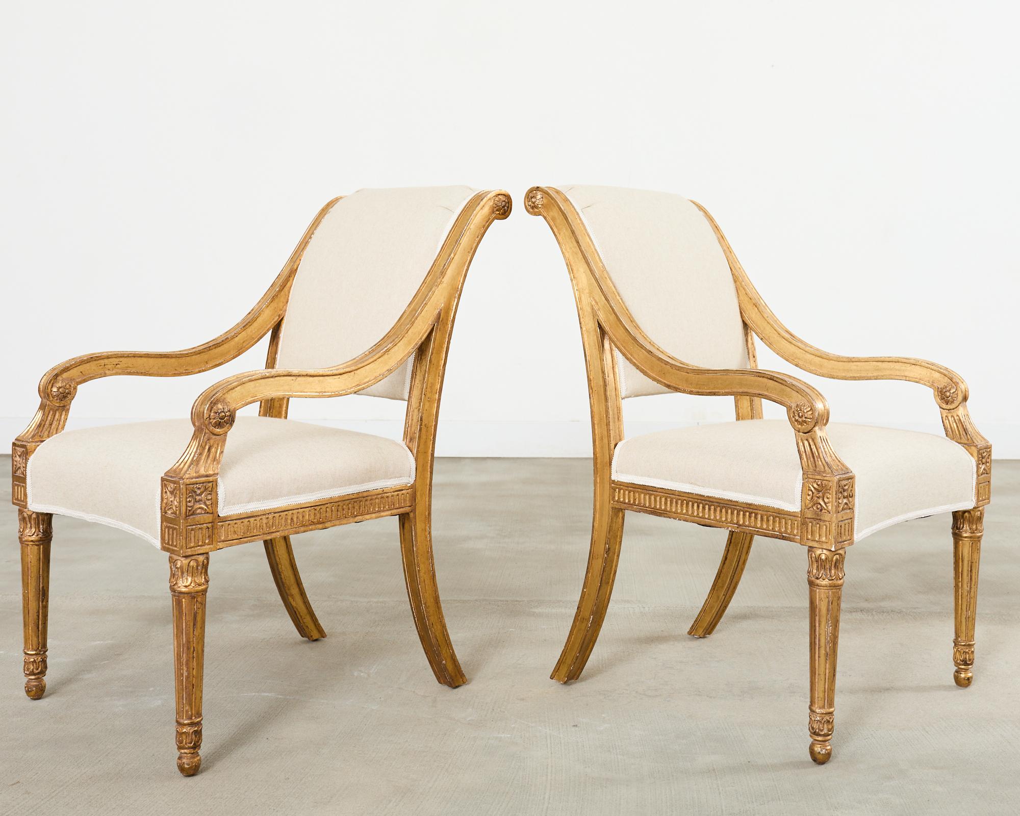 Zwölf Esszimmerstühle aus Giltholz im neoklassischen Louis-XVI-Stil im Angebot 4