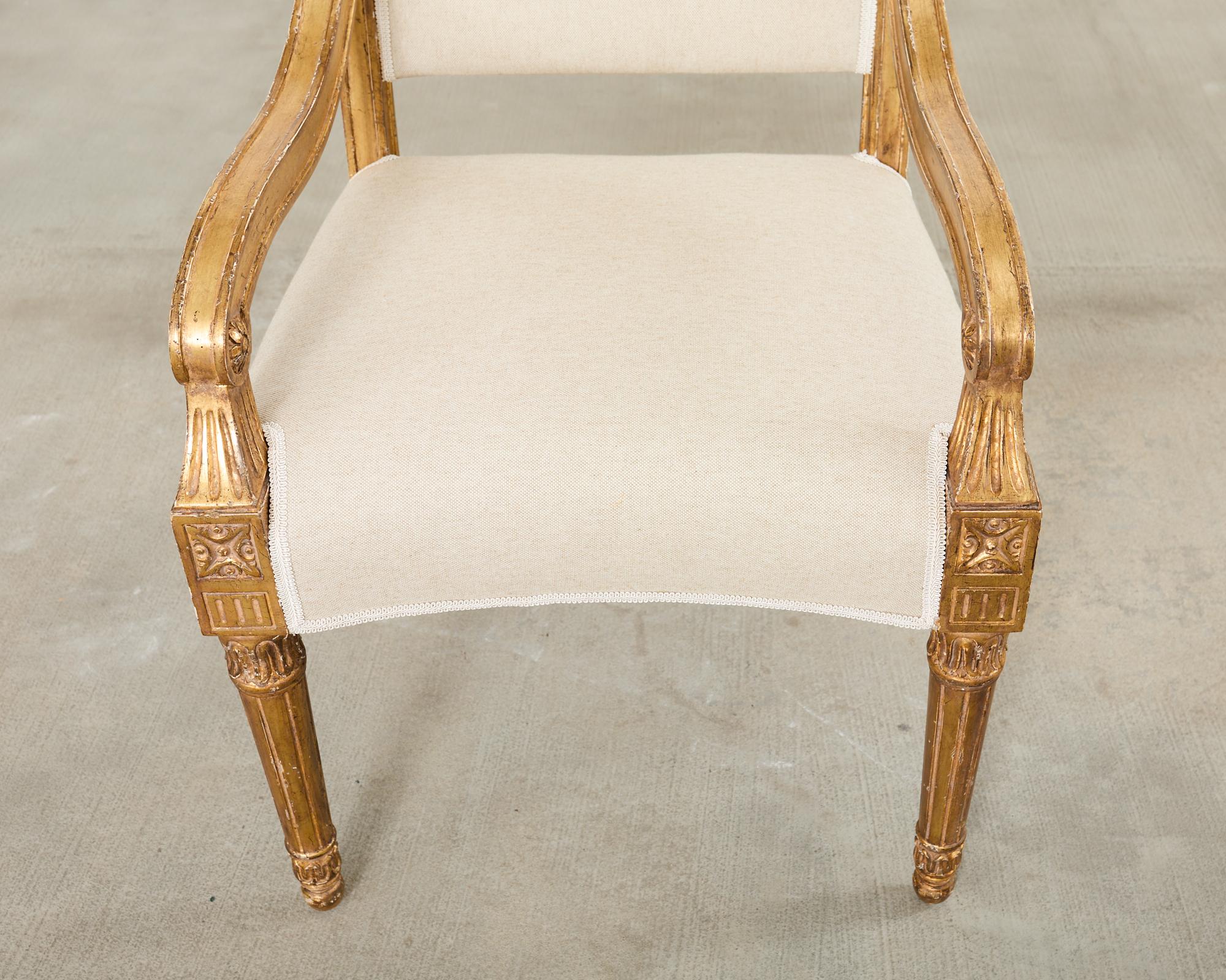 Zwölf Esszimmerstühle aus Giltholz im neoklassischen Louis-XVI-Stil im Angebot 11