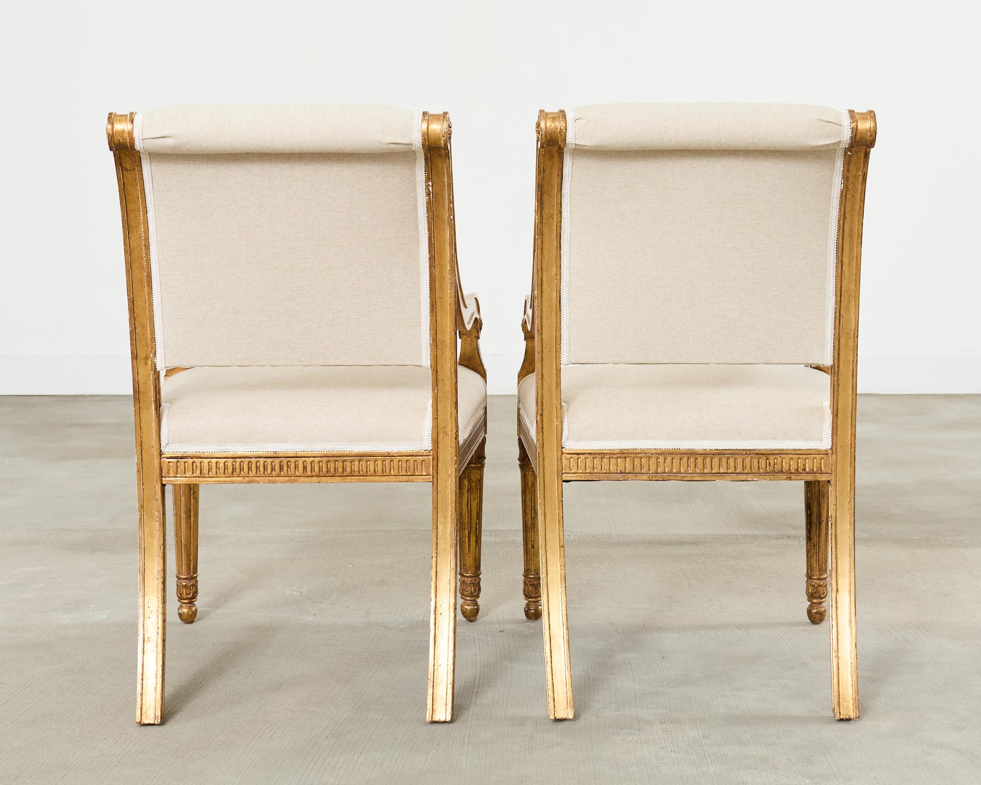 Zwölf Esszimmerstühle aus Giltholz im neoklassischen Louis-XVI-Stil im Angebot 12